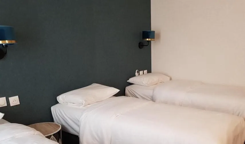 Photo of the whole room, Bed in Hôtel du Maine