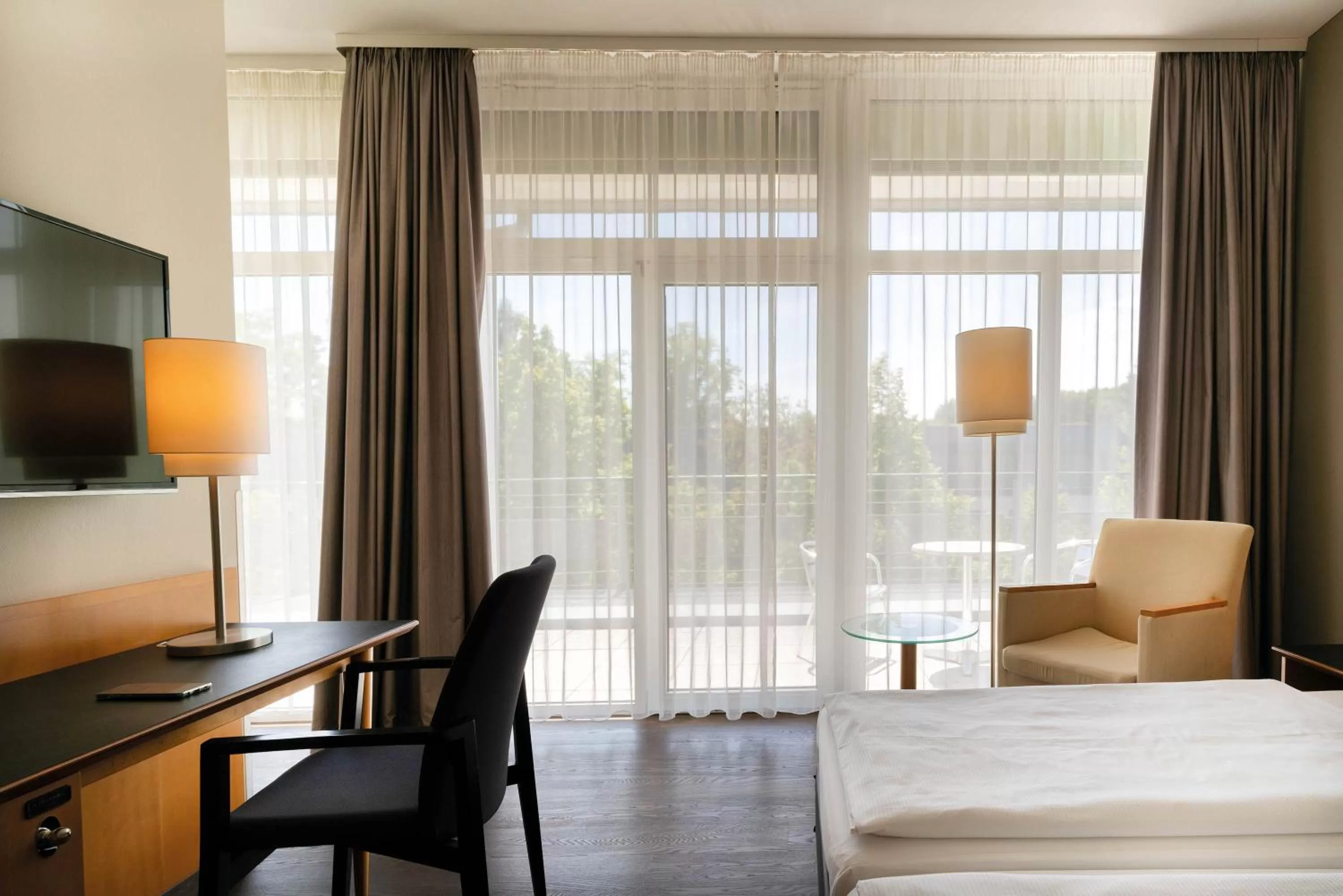 View (from property/room), Bed in Seminaris Hotel Potsdam Griebnitzsee