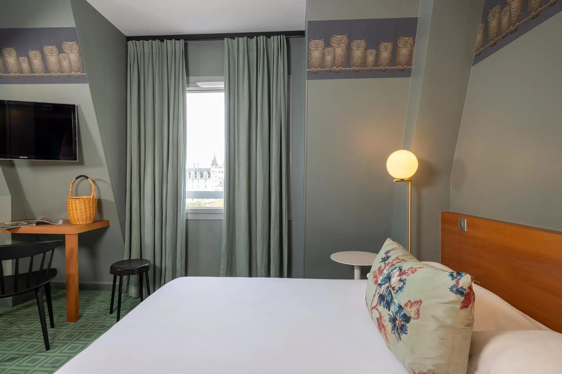 Bed in LHotel - face au château - boutique hôtel et séminaires