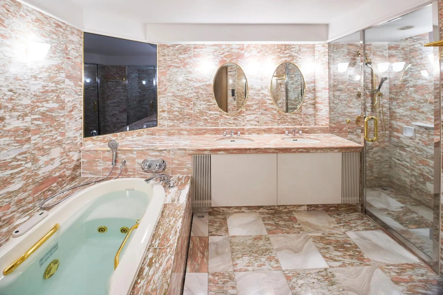 Steam room in Hotel Gajoen Tokyo