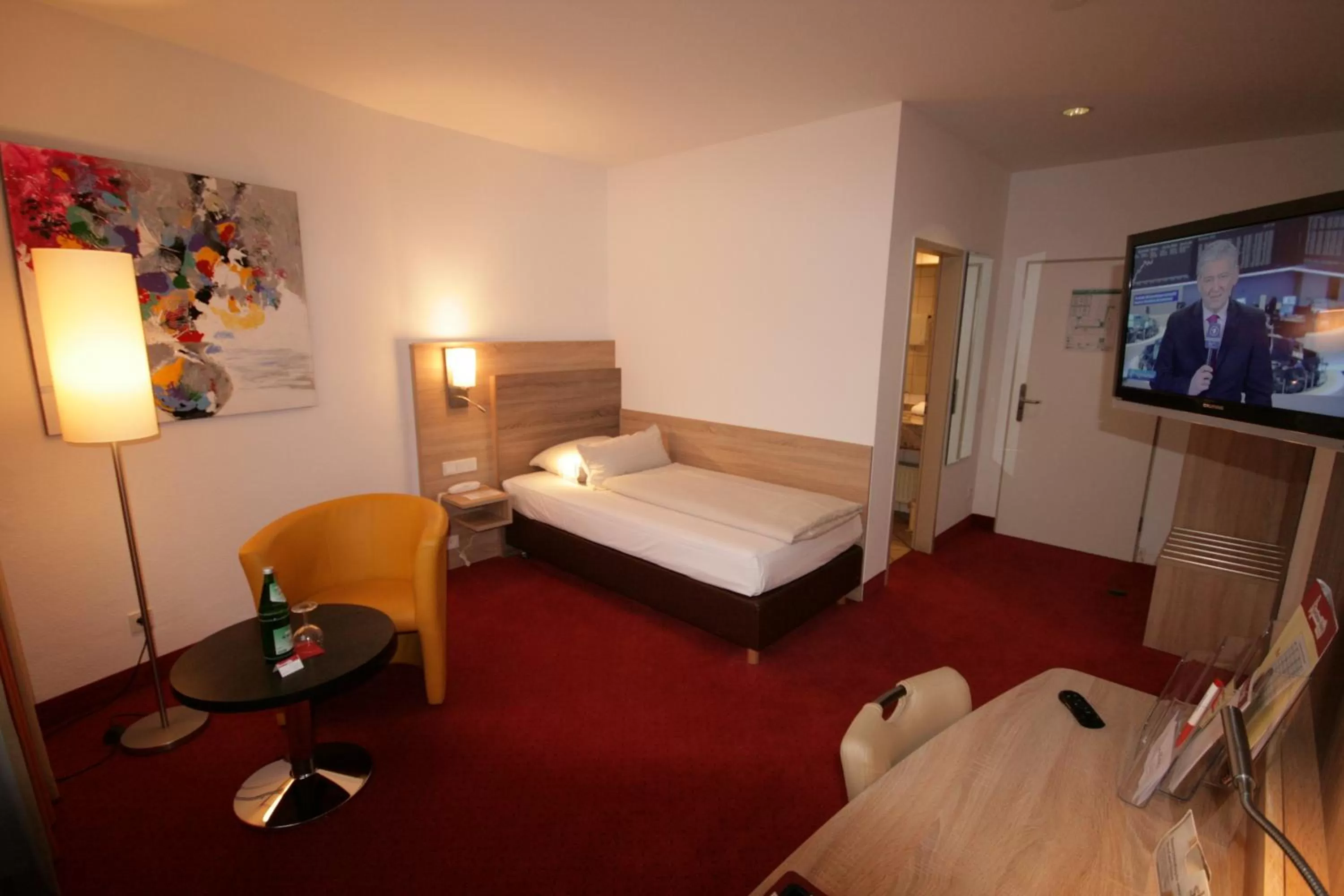 Photo of the whole room, Bed in Montana Hotel Mönchengladbach