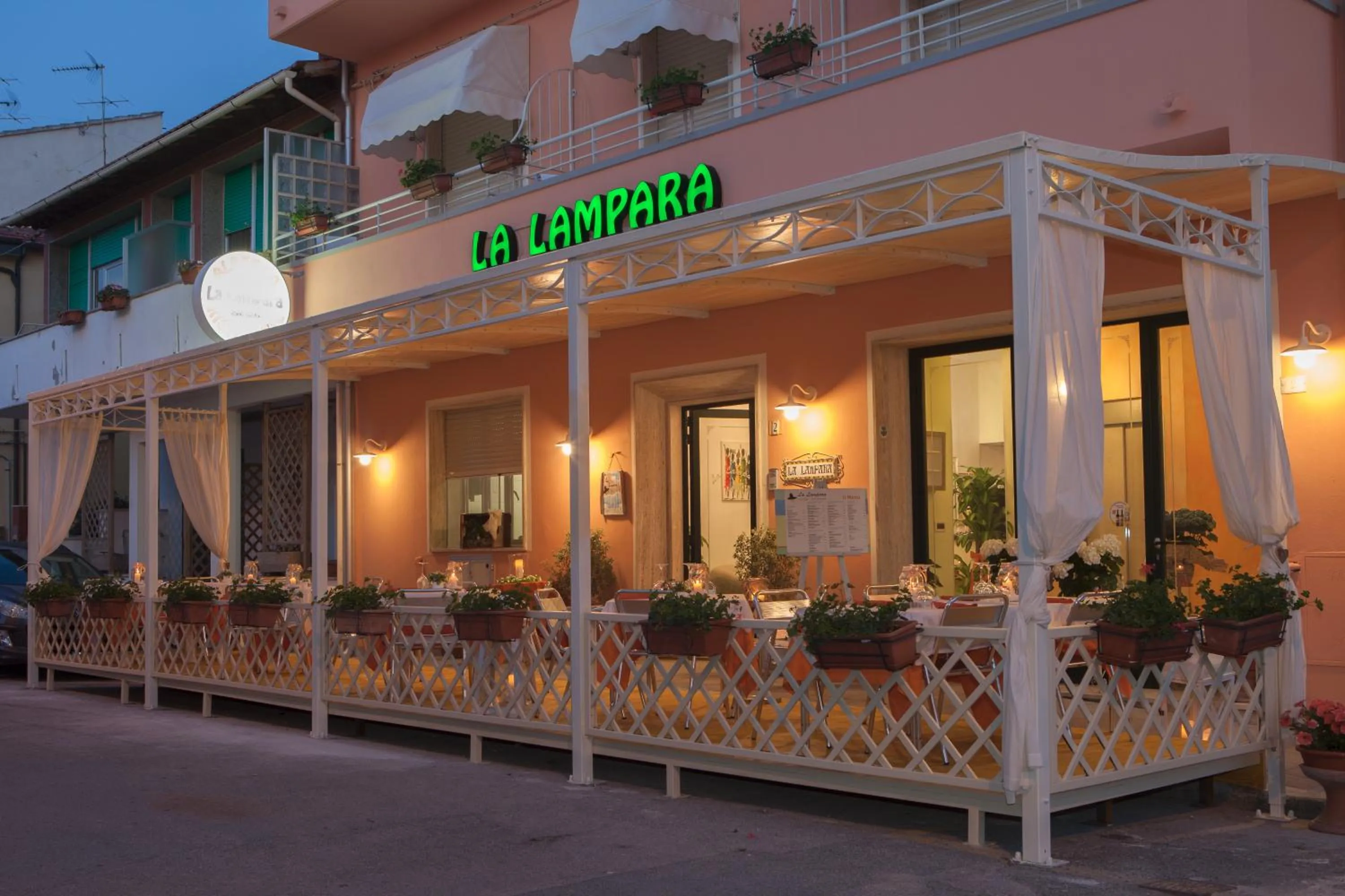 Facade/entrance in Albergo La Lampara