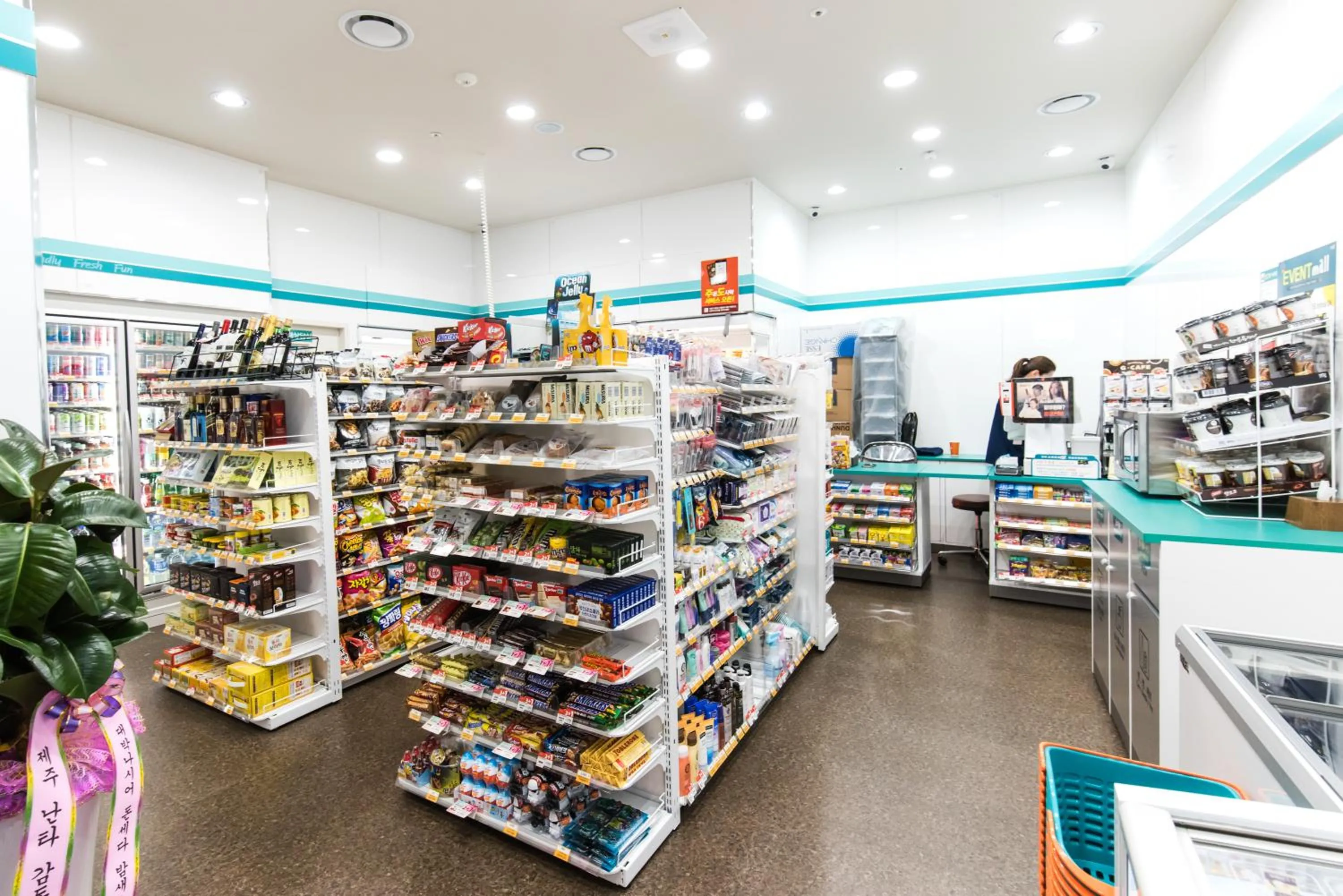 Supermarket/grocery shop in Hotel Nanta Jeju