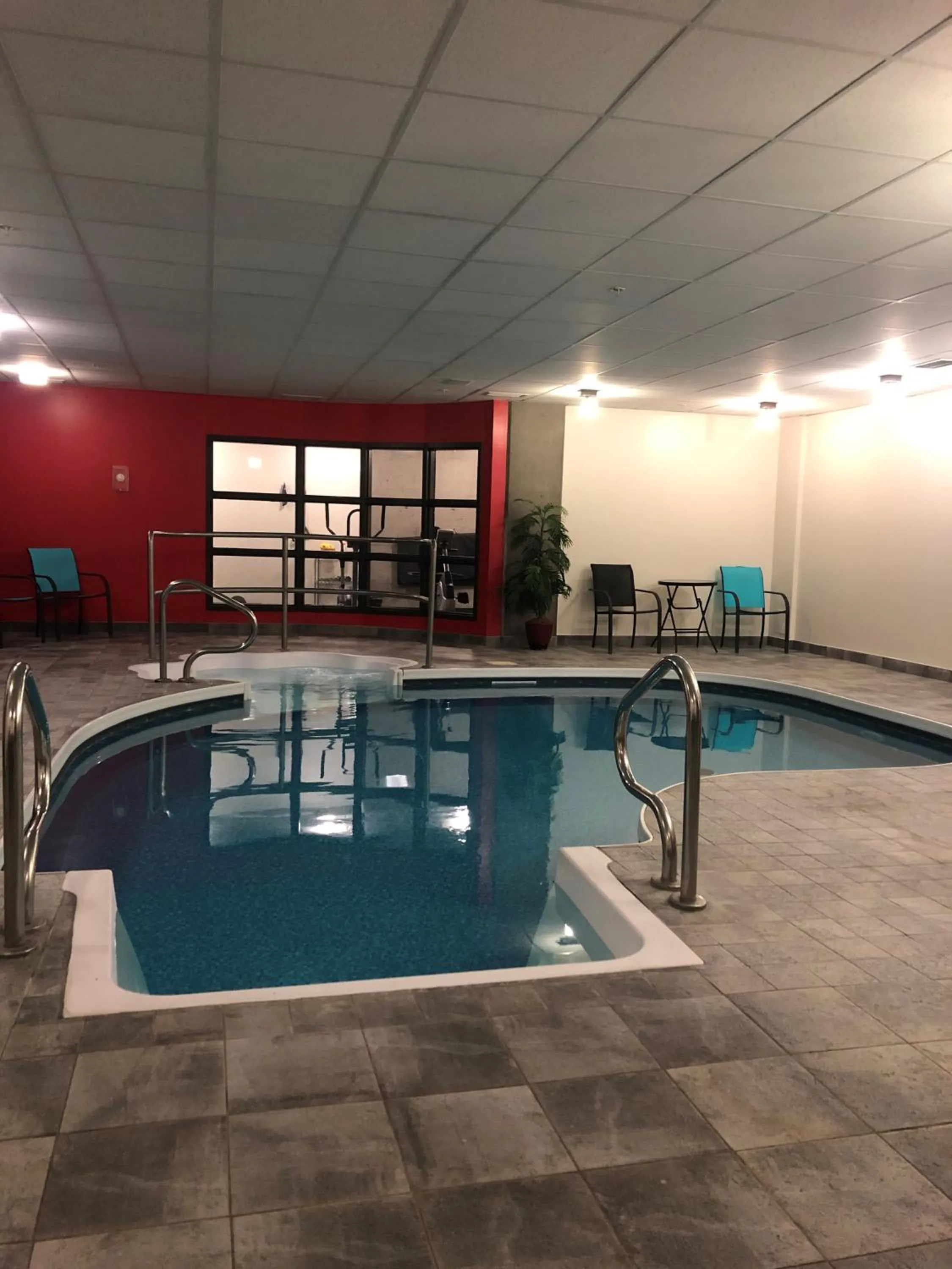 Swimming pool in Grand Times Hotel – Aeroport de Quebec