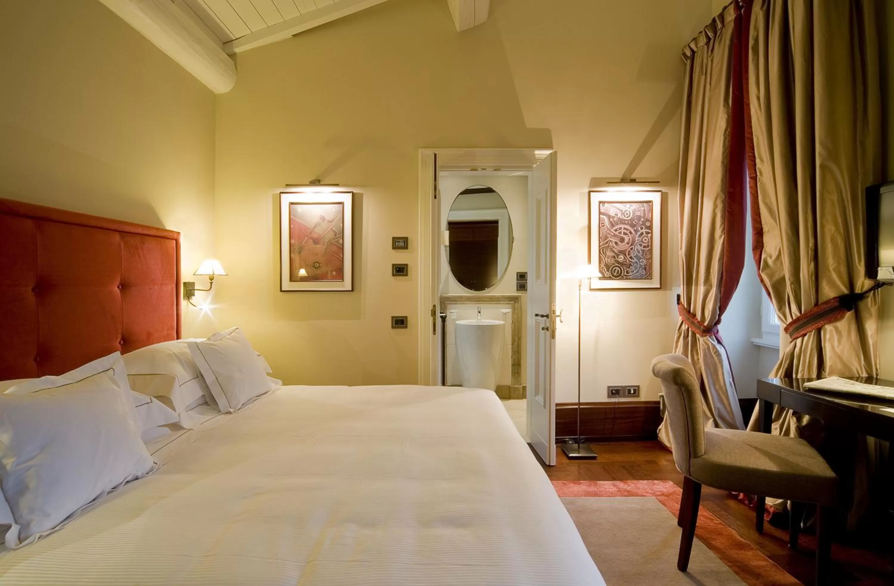 Bed in Hotel L'Orologio Firenze - WTB Hotels