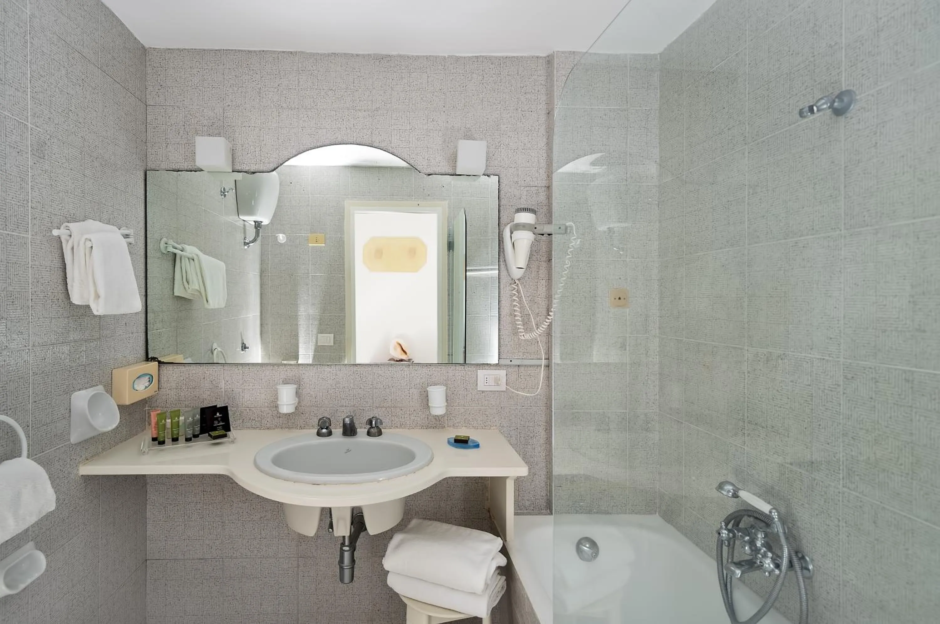 Shower in Hotel La Floridiana