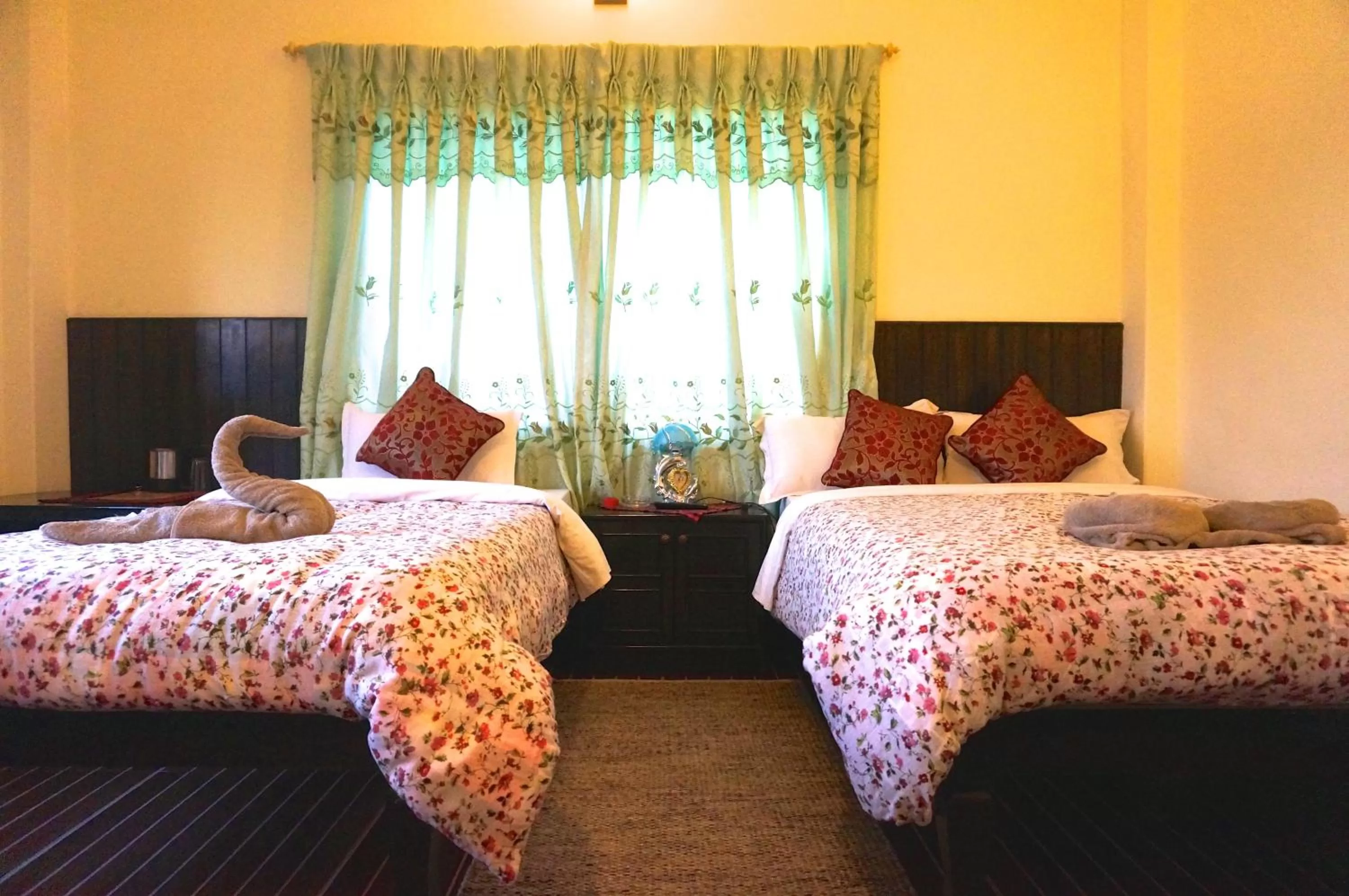 Photo of the whole room, Bed in New Annapurna Guest House