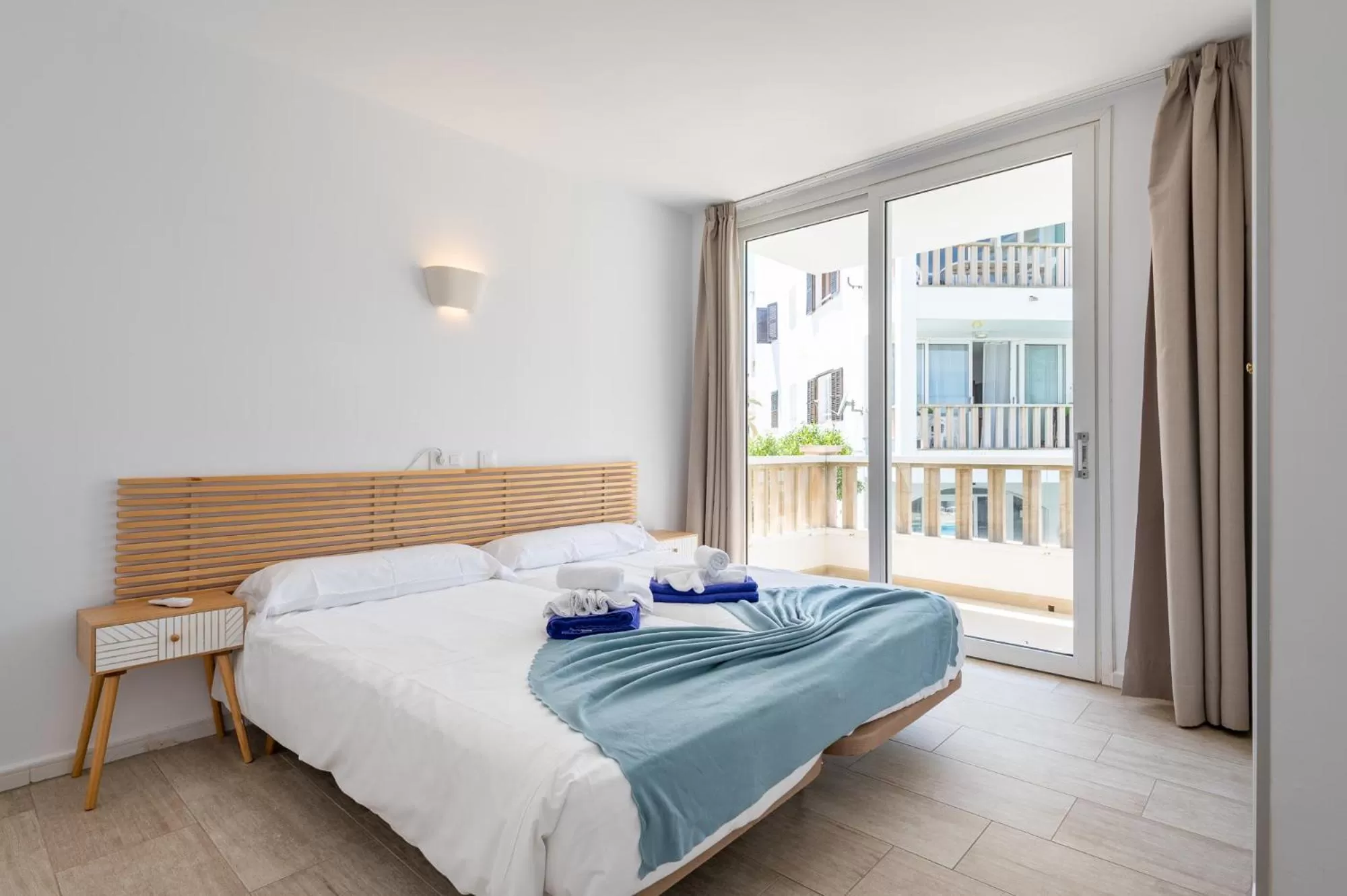 Bed in Orange Colom - Seaside Apartments
