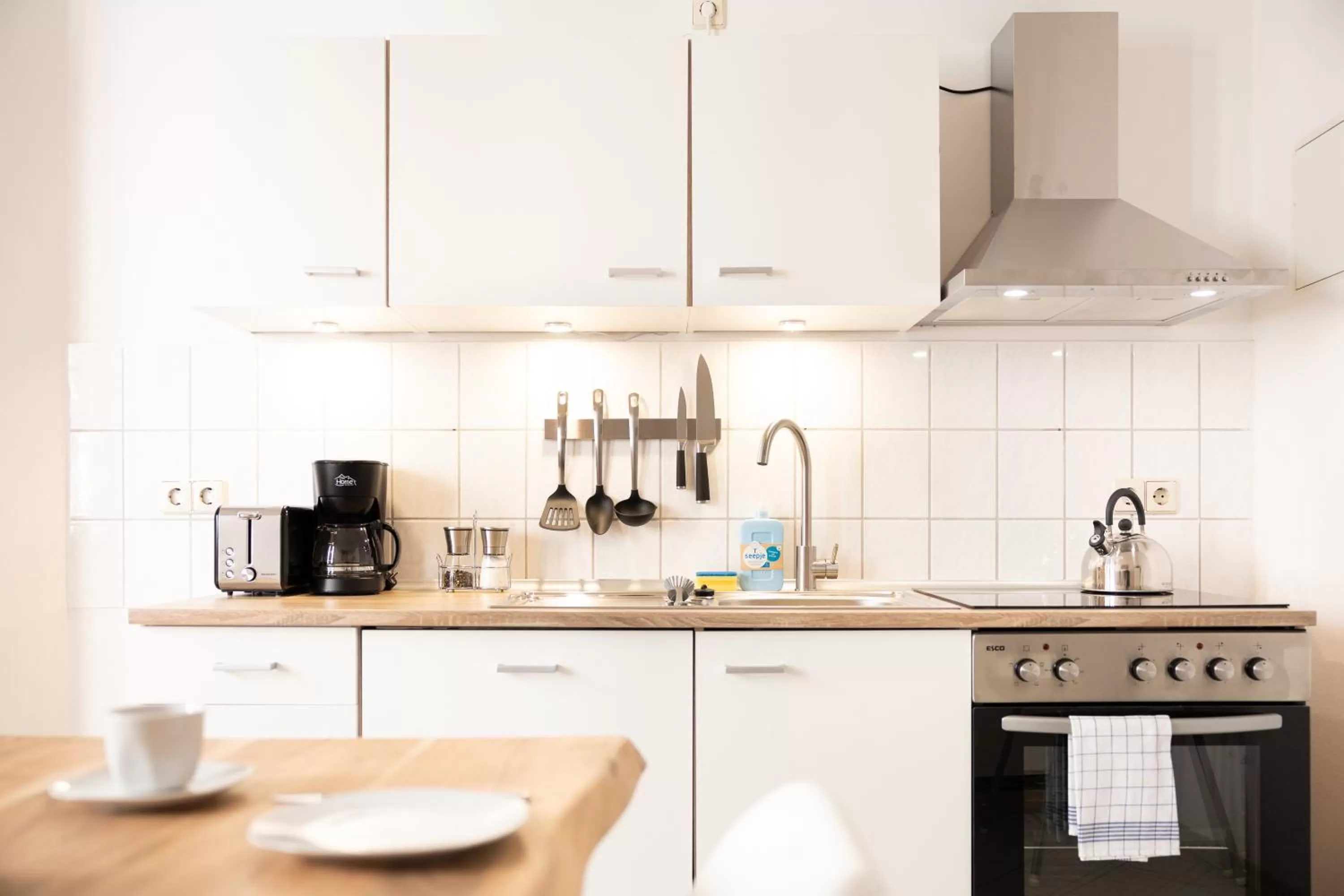 Kitchen or kitchenette in Apartments an der Oper - Innenstadt - Zentral - Küche - Wifi - Powered by Ko-Living