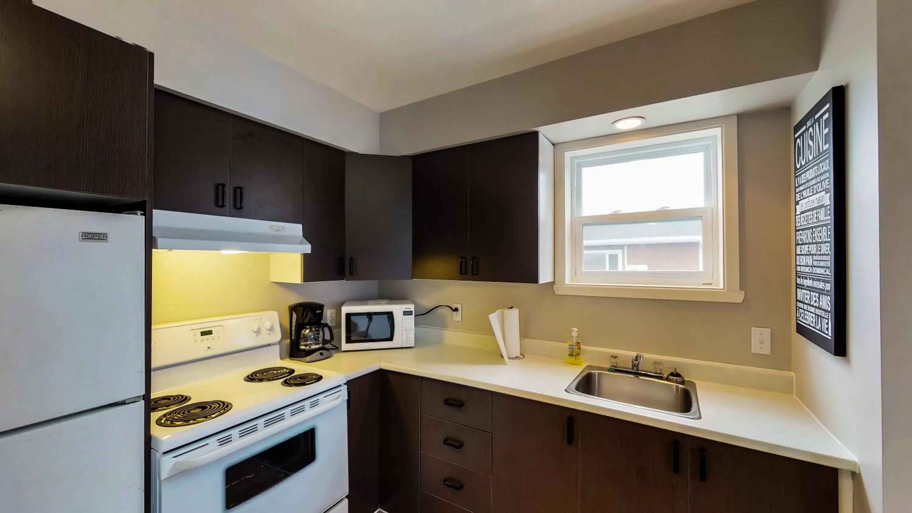 Staff in Riôtel Carleton-sur-Mer