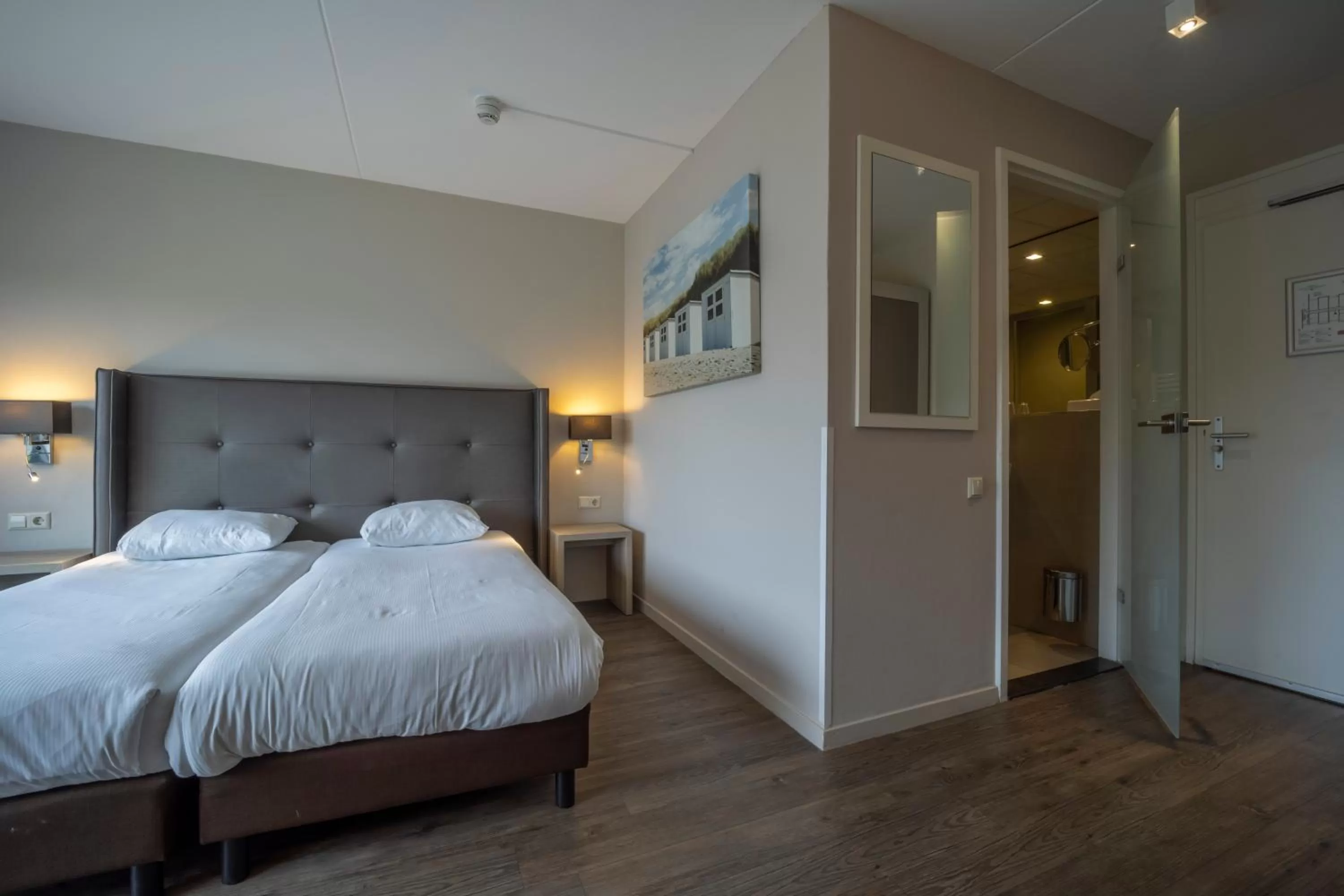 Bedroom, Bed in Fletcher Zuiderduin Beachhotel