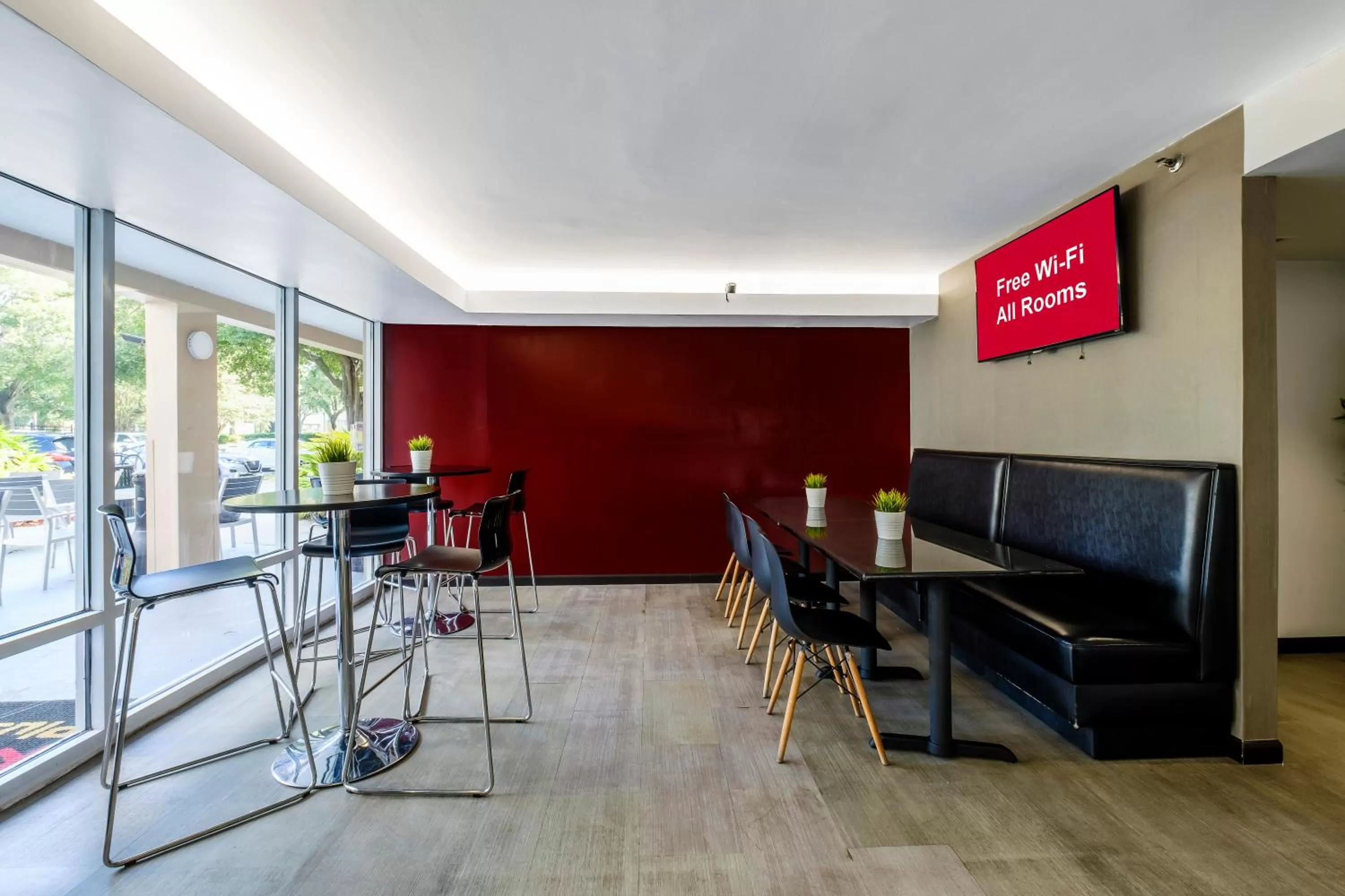 Decorative detail, Lounge/Bar in Red Roof Inn PLUS Orlando-Convention Center- Int'l Dr