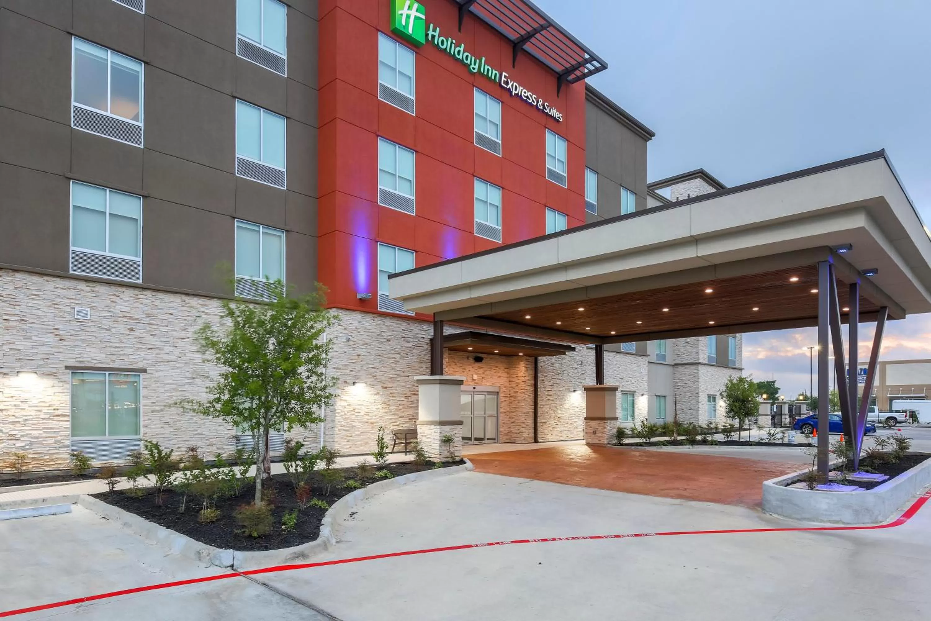 Property building in Holiday Inn Express & Suites Houston - Hobby Airport Area by IHG