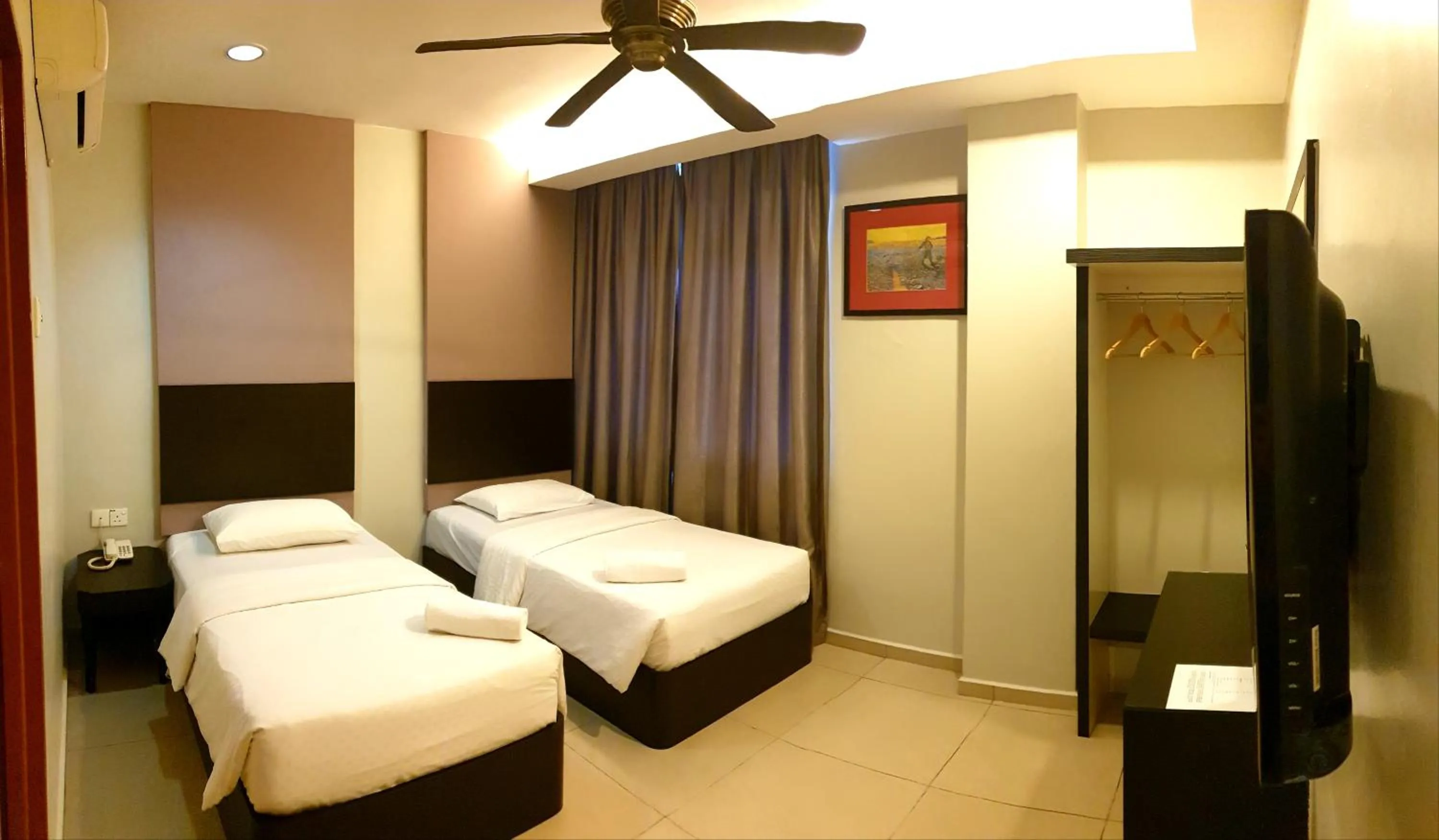 Bed in Golden Court Hotel - Tun Abdul Razak