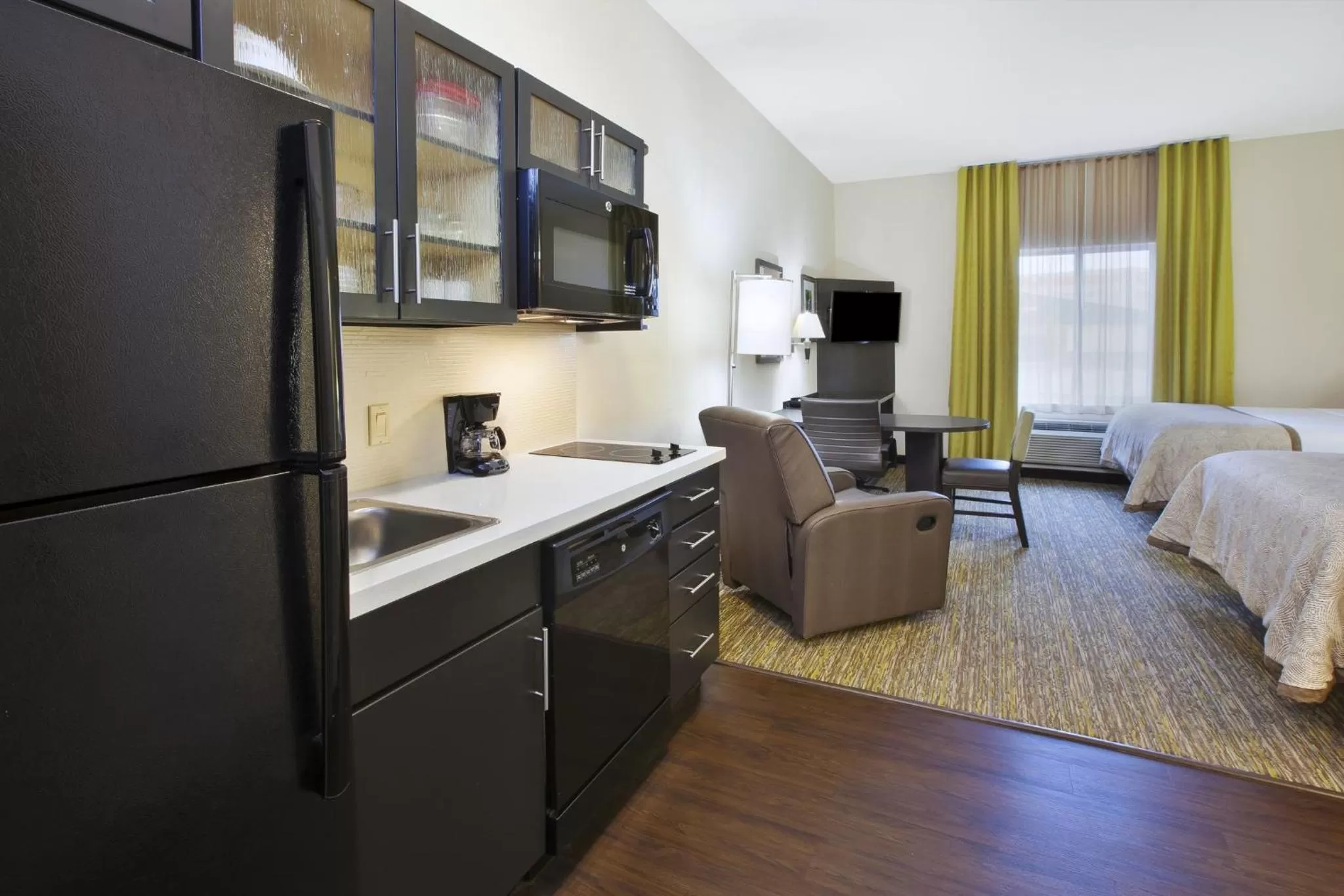 Bedroom, Bed in Candlewood Suites Morgantown-Univ West Virginia by IHG