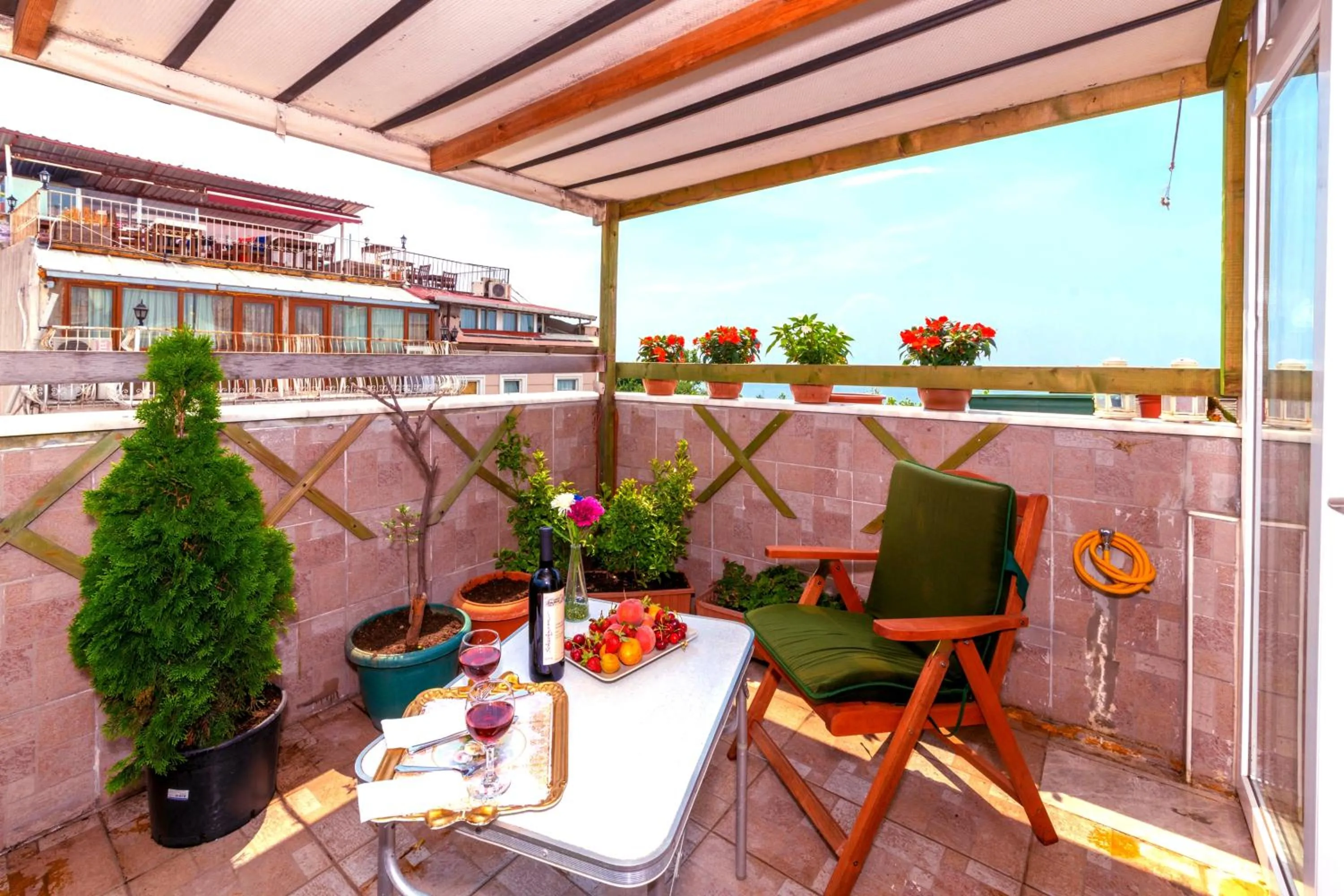 Balcony/Terrace in Walnut Shell Hotel