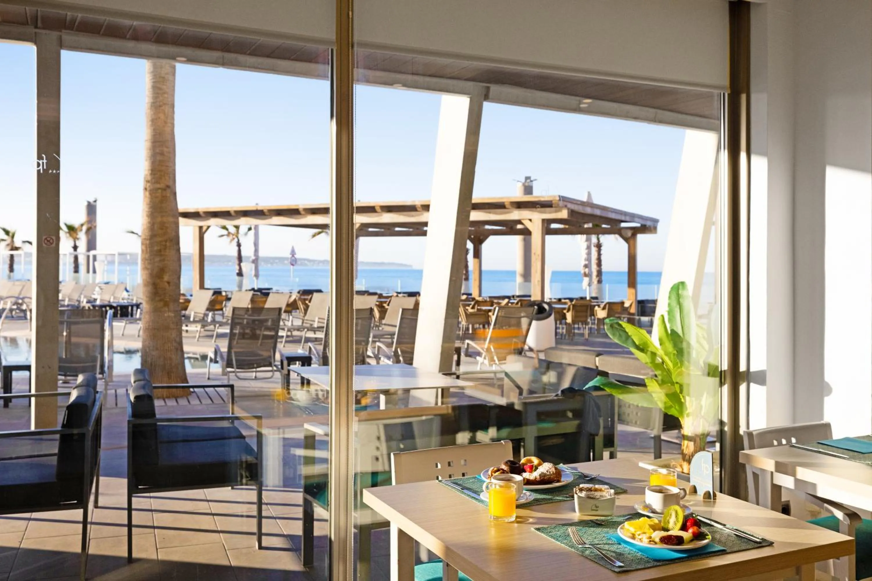 Restaurant/places to eat in Aparthotel Fontanellas Playa