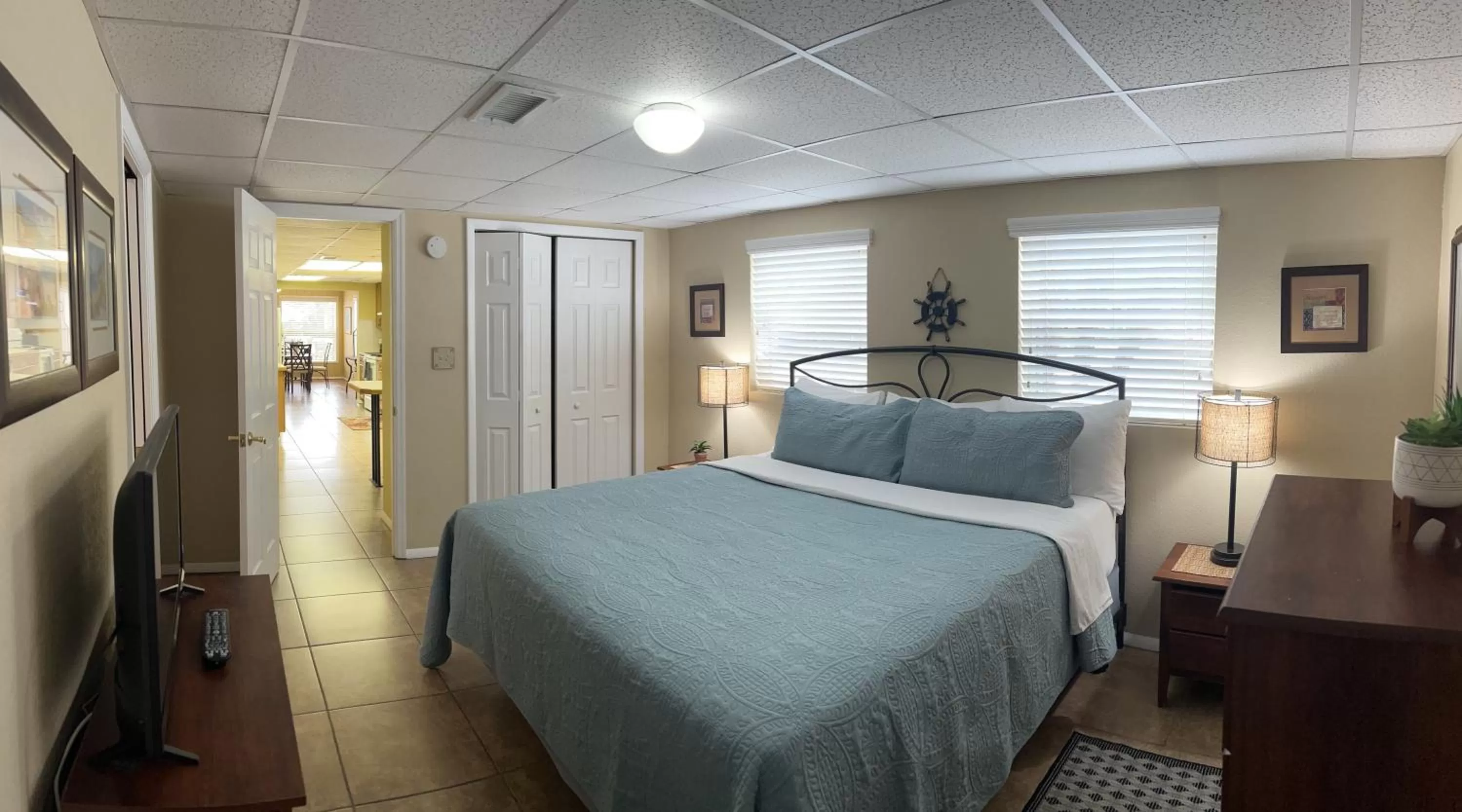 Bed in Hontoon Landing Resort & Marina