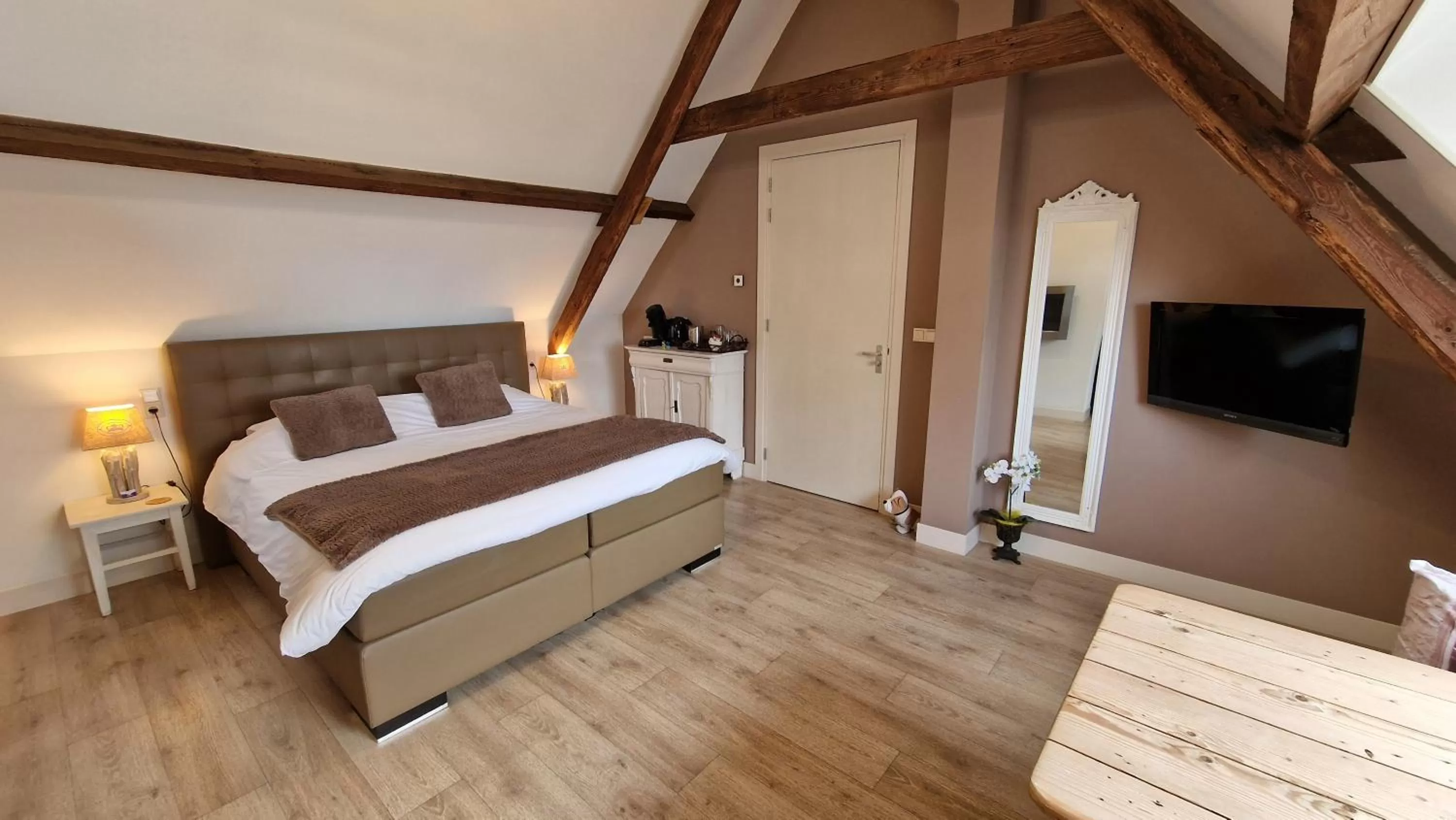 TV and multimedia, Bed in B&B De Droomhoeve