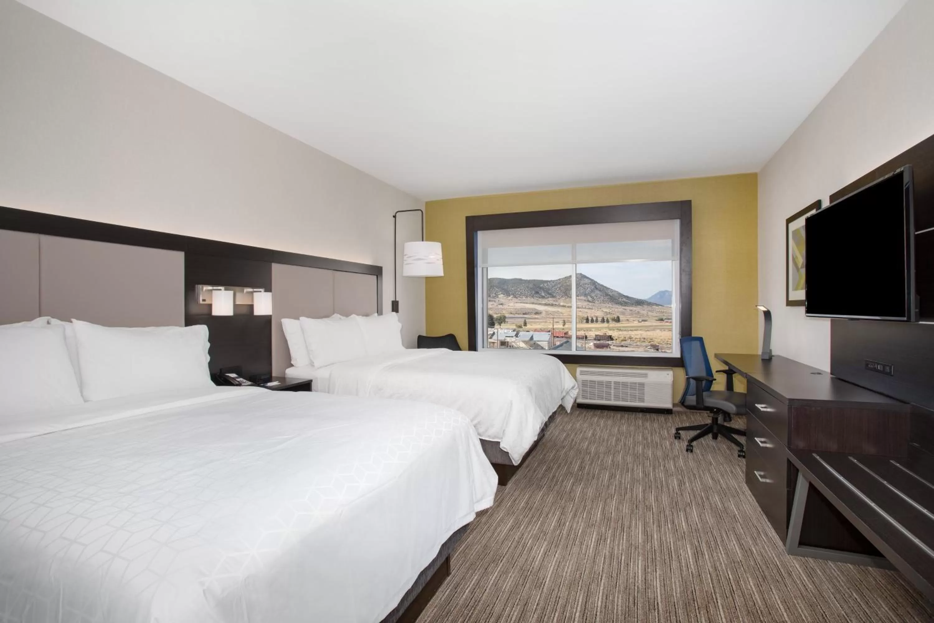 Photo of the whole room, Bed in Holiday Inn Express & Suites - Ely by IHG