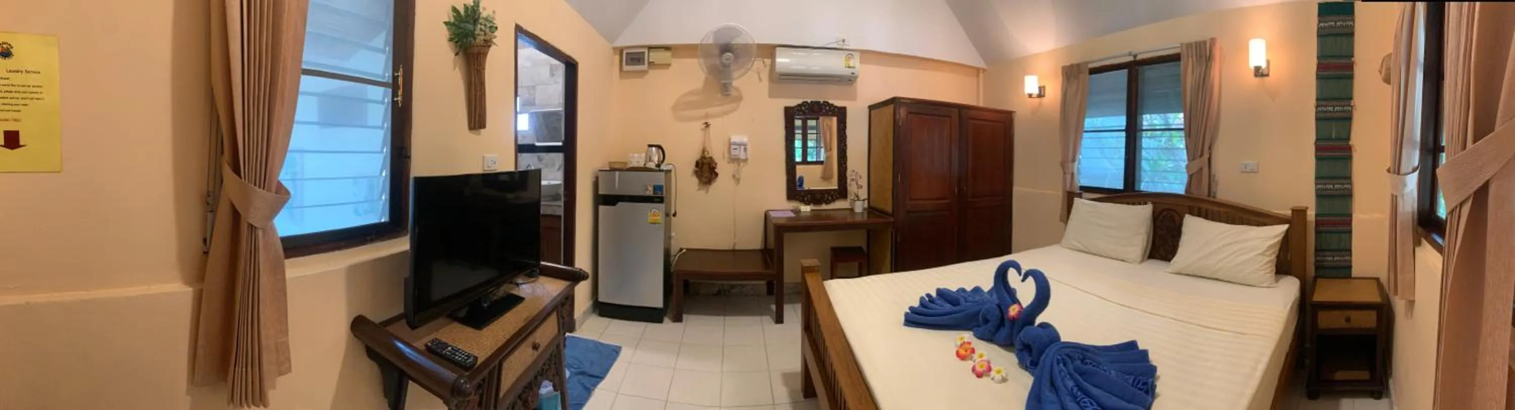 Photo of the whole room, Bed in Laguna Beach Club Resort