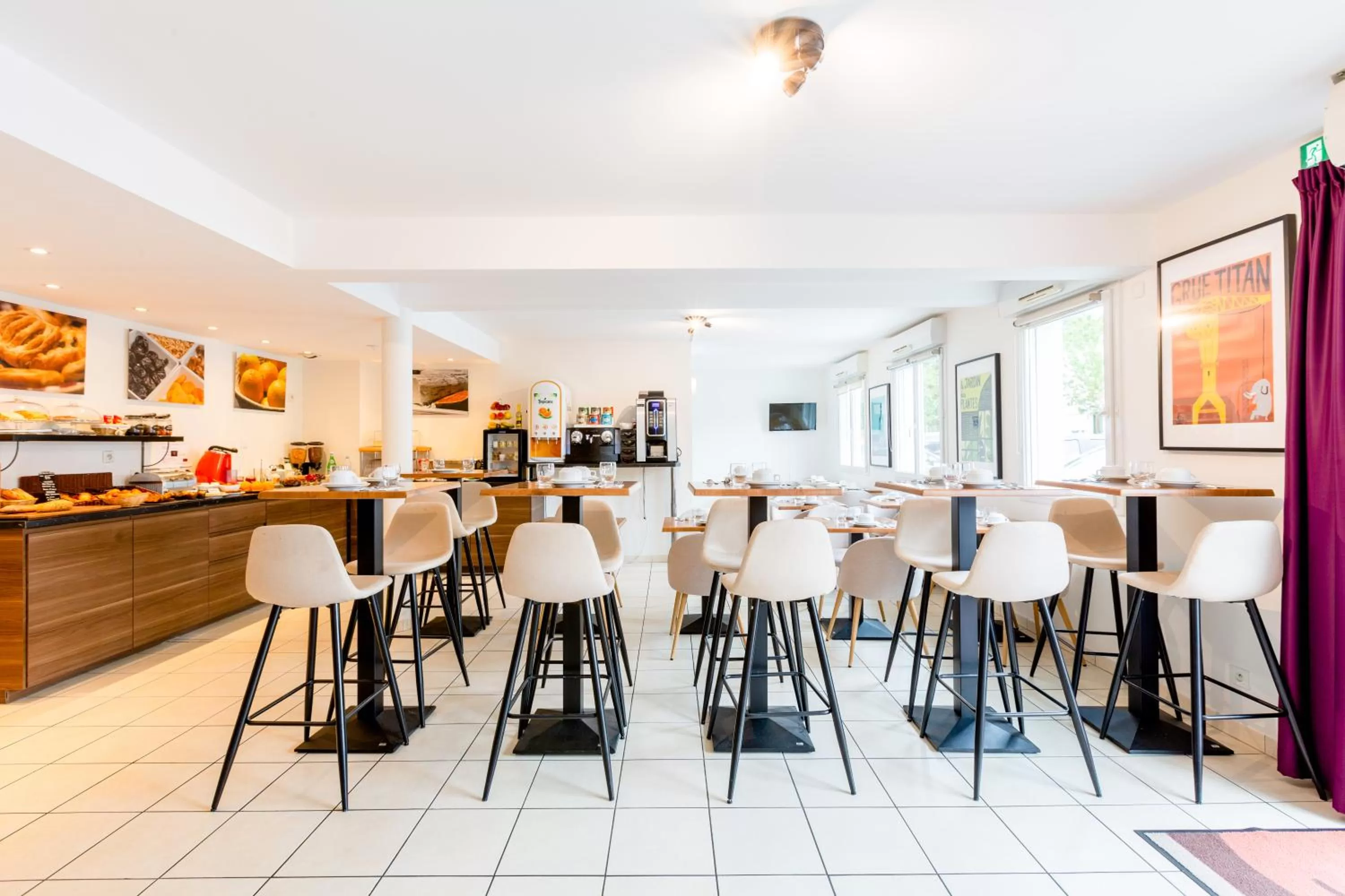 Buffet breakfast in Cerise Nantes Atlantis