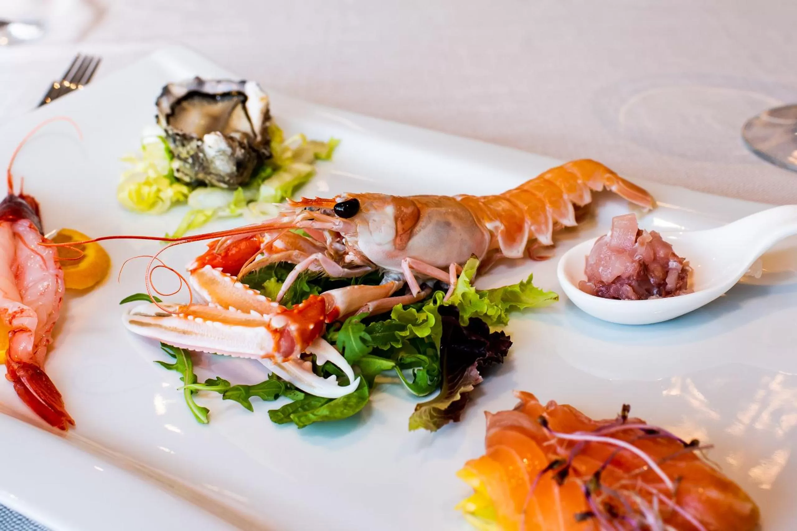 Restaurant/places to eat in M2 Hotel