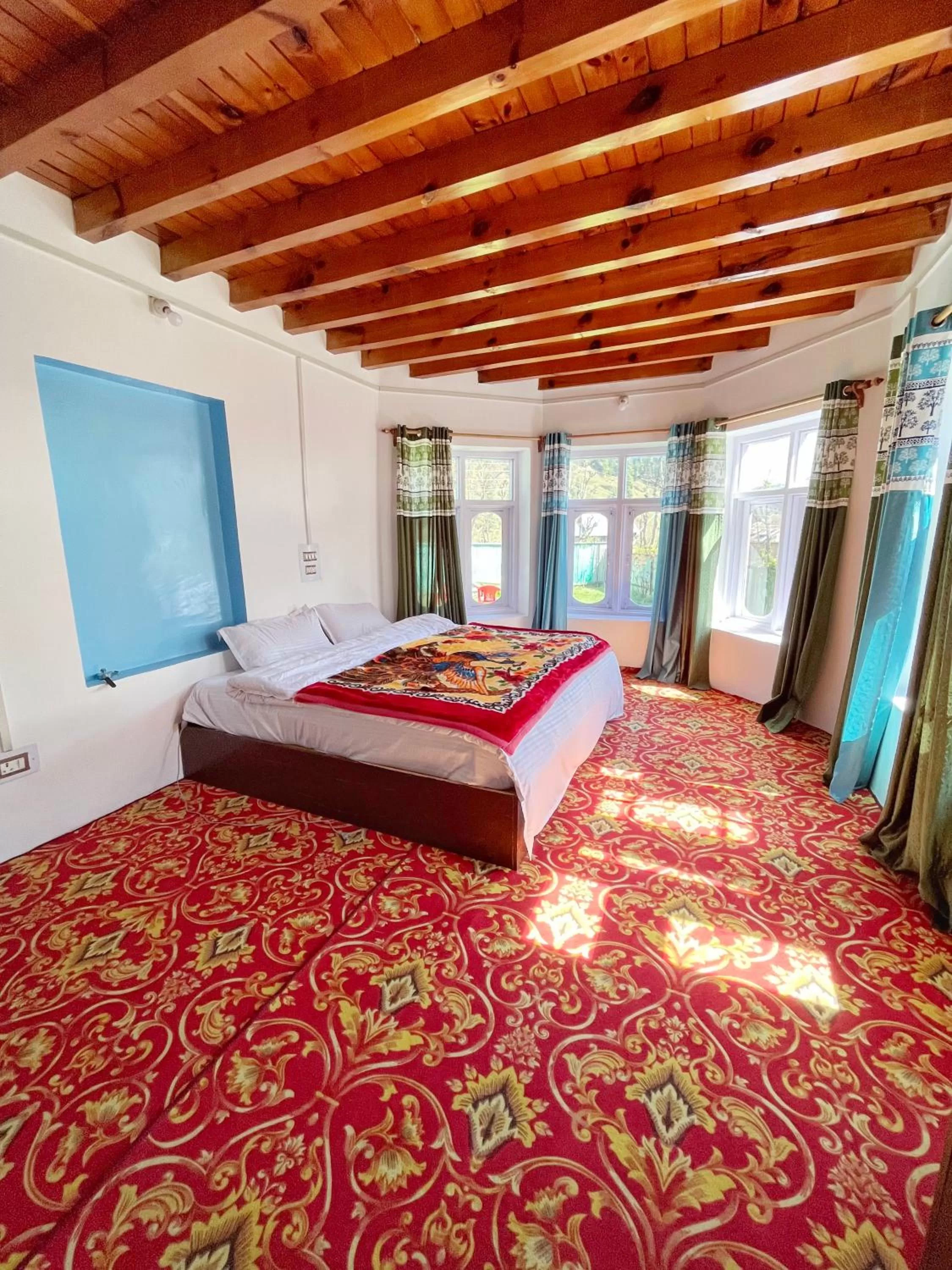 Photo of the whole room, Bed in Kolahoi Heights Guest House