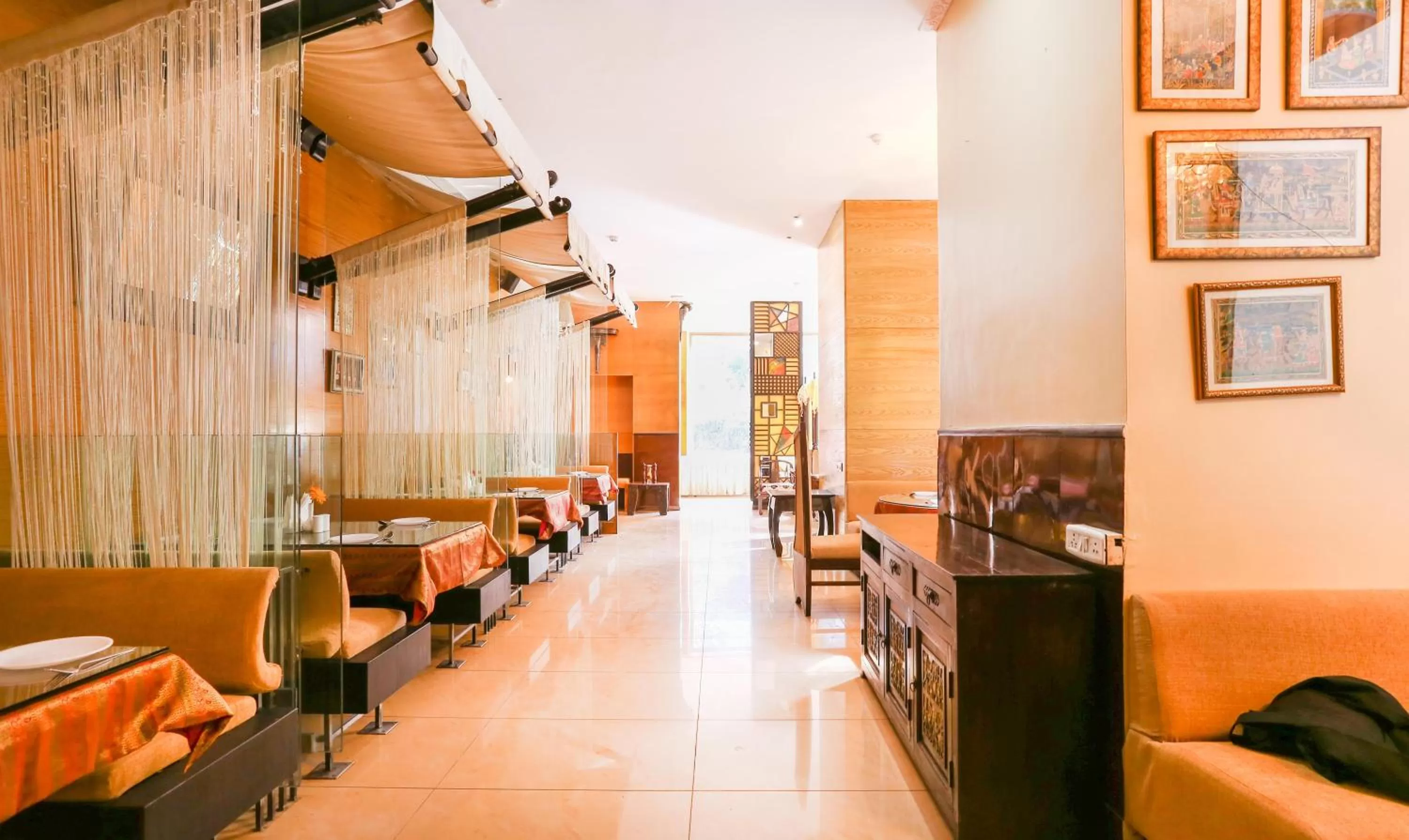 Restaurant/places to eat in Treebo Regency - Bund Garden, Dhole Patil Road