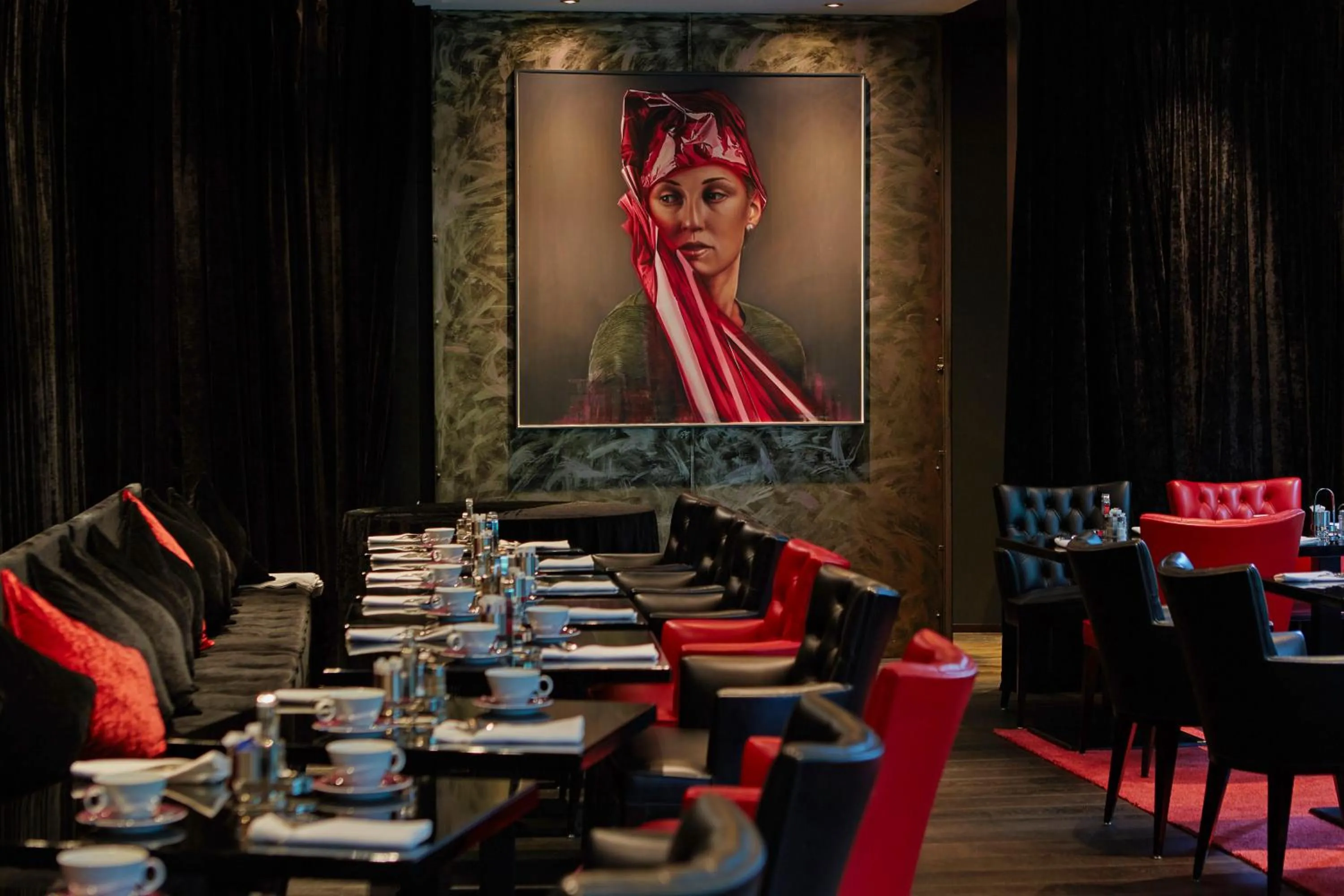 Restaurant/places to eat in Savoy Hotel