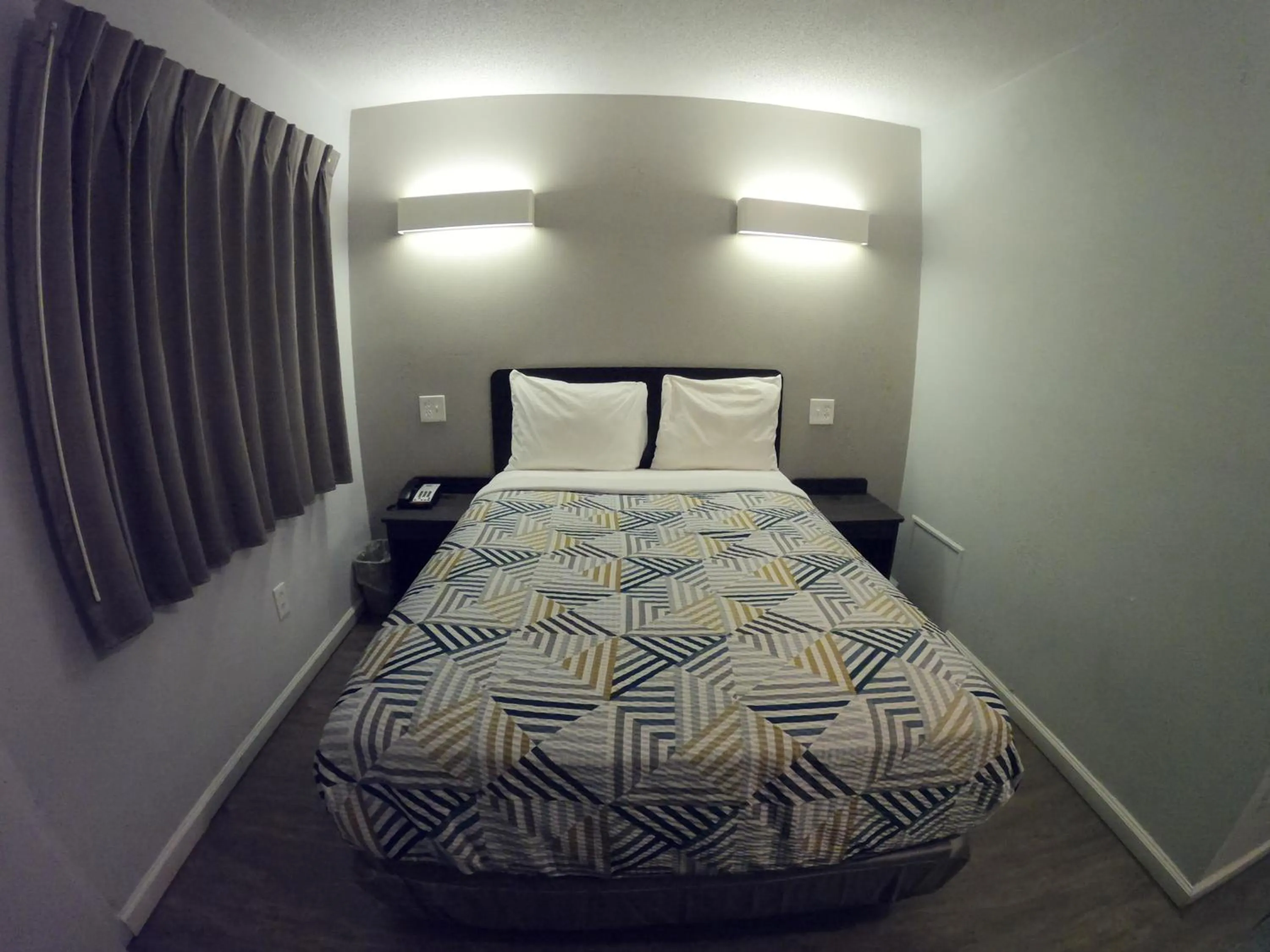 Bedroom, Bed in Motel 6-Toms River, NJ