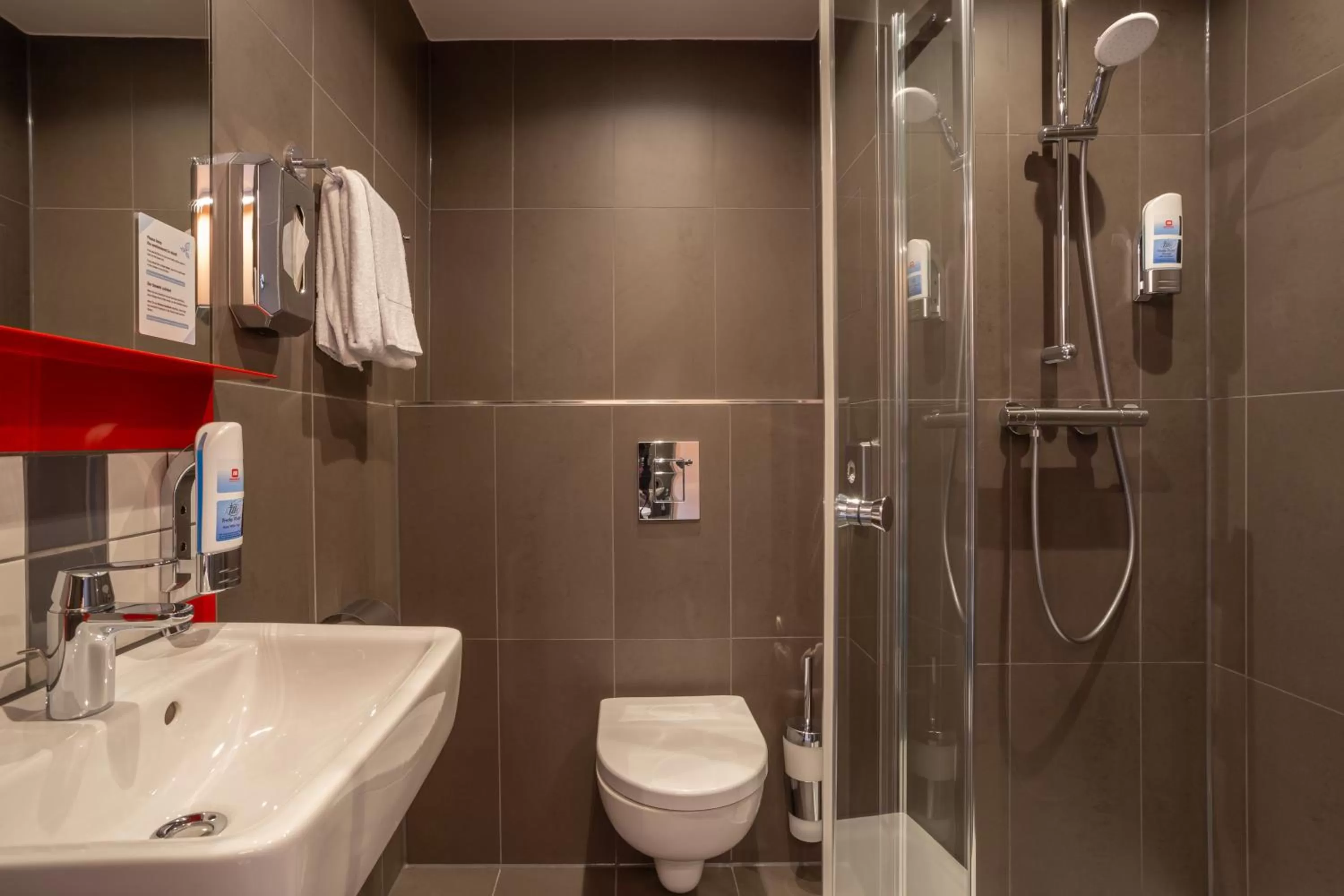 Bathroom in MEININGER Hotel Heidelberg Hauptbahnhof