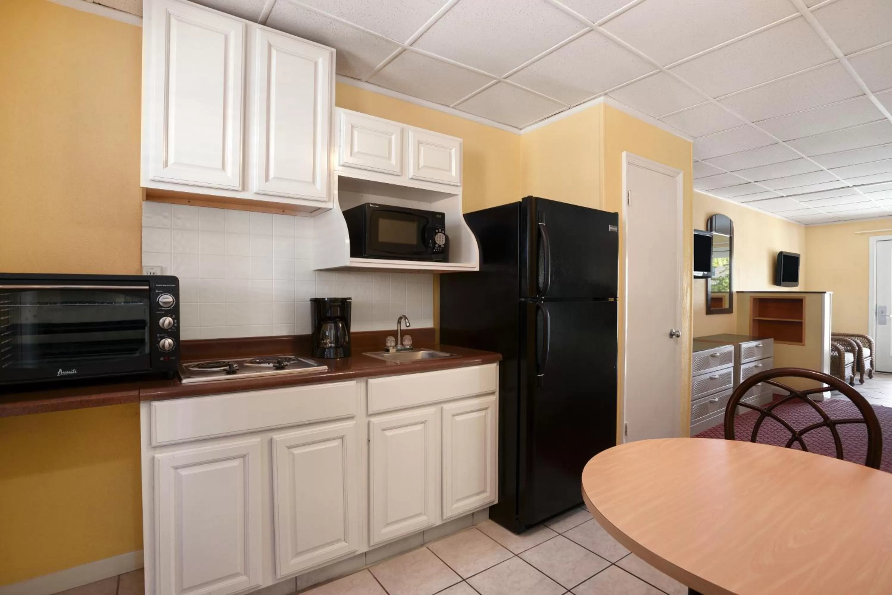 Kitchen or kitchenette in Days Inn by Wyndham Ocean City Oceanfront