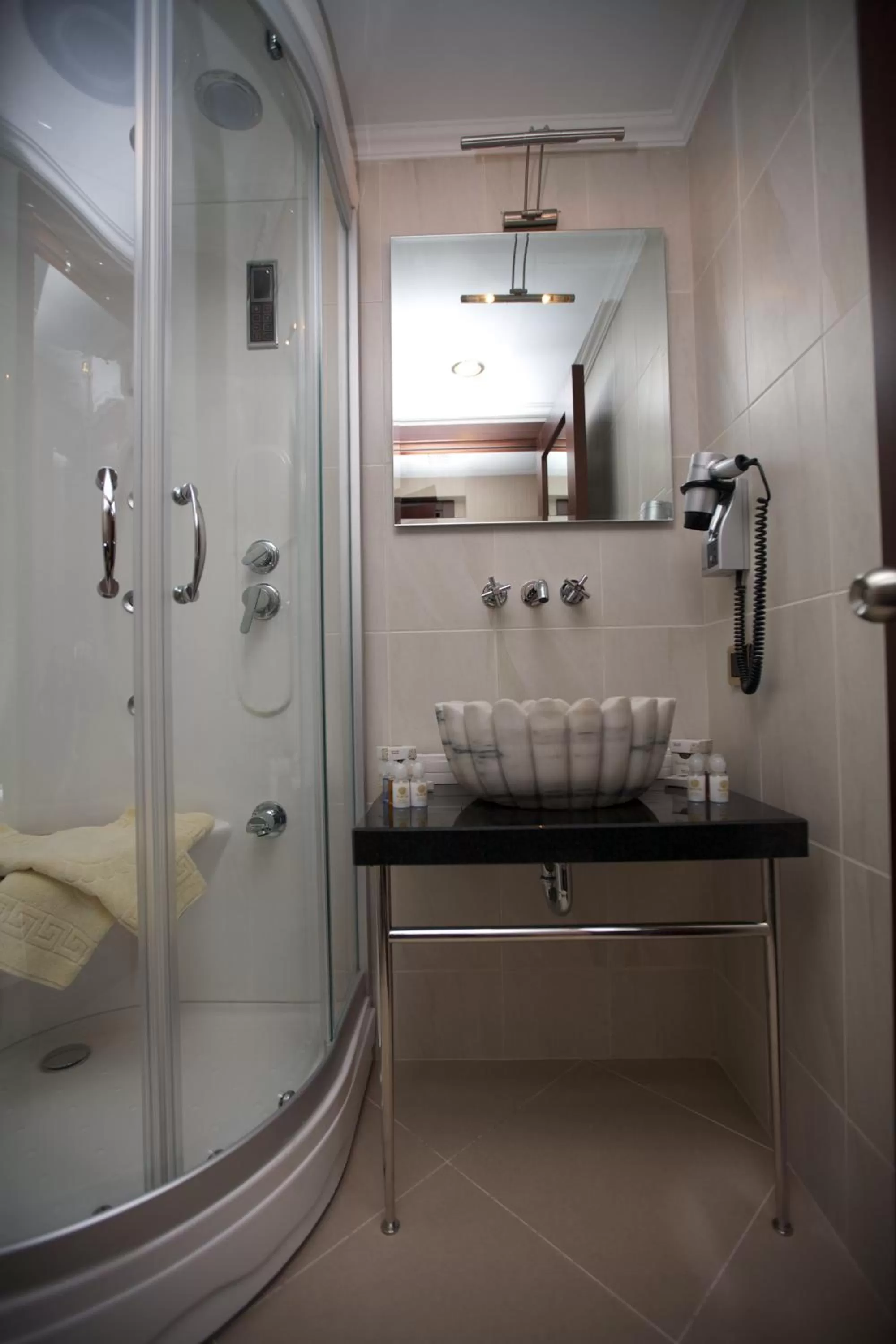 Bathroom in Burckin Hotel