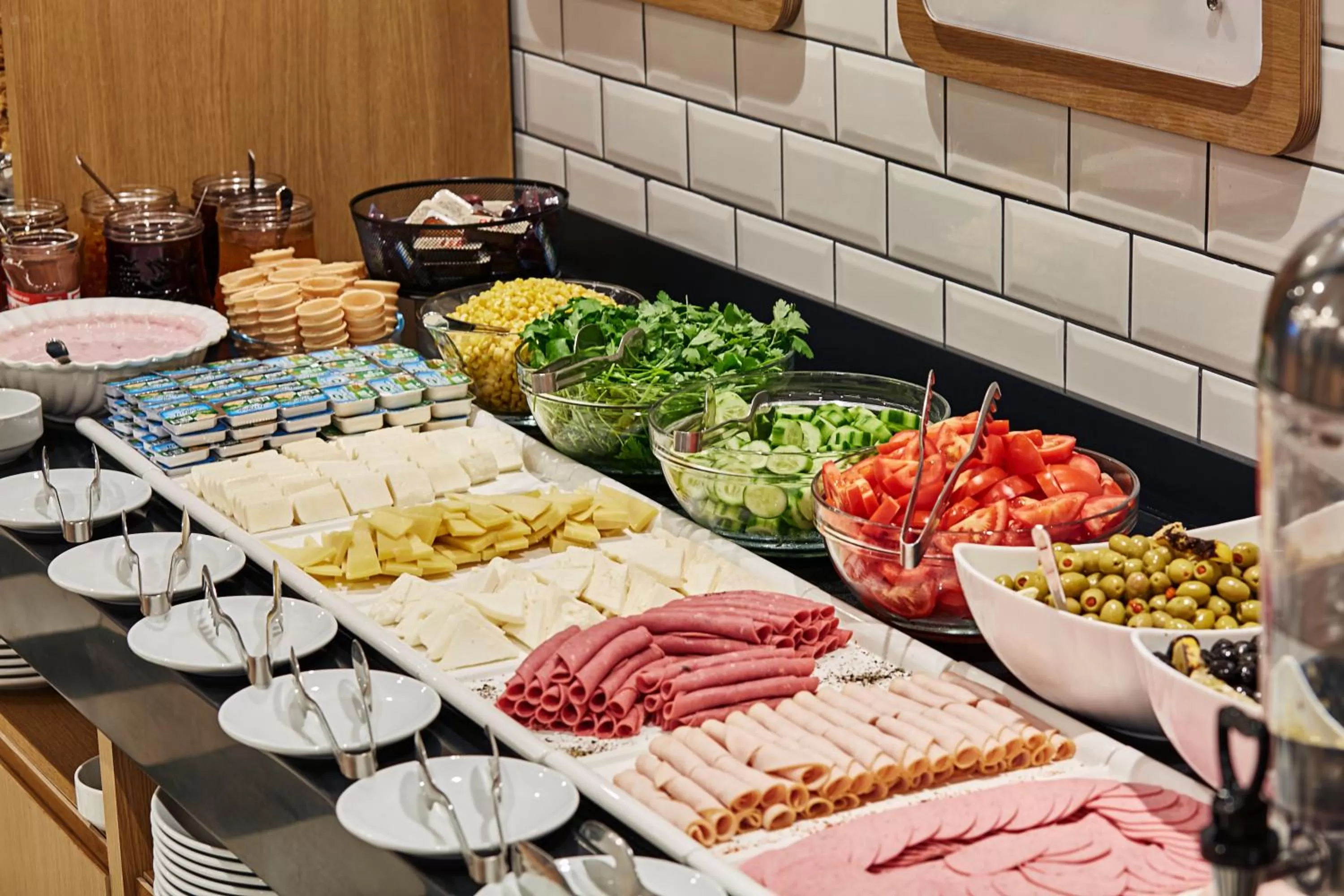 Restaurant/places to eat in Holiday Inn Express - Istanbul - Atakoy Metro by IHG