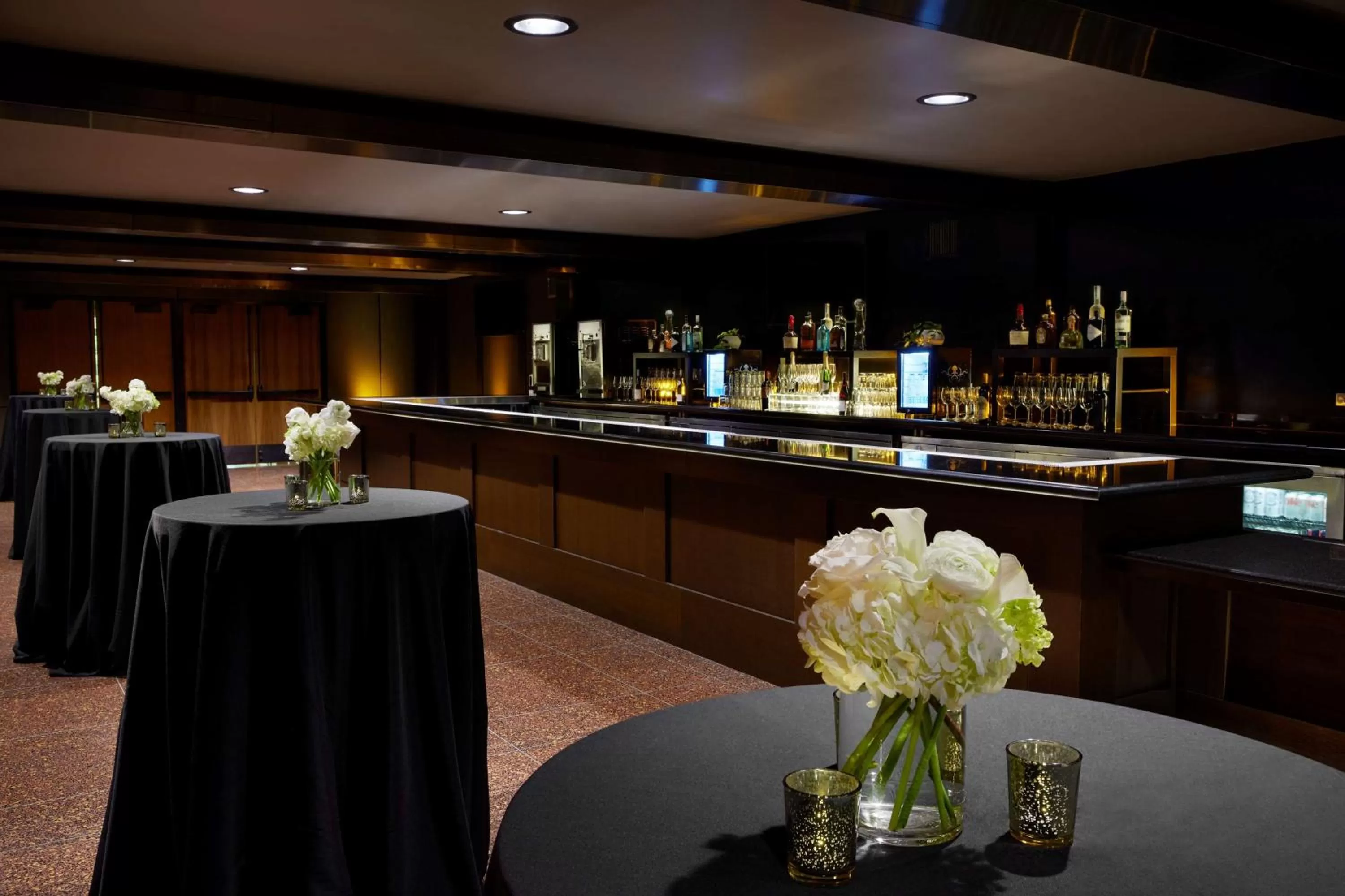 Lounge or bar in The Statler Dallas, Curio Collection By Hilton