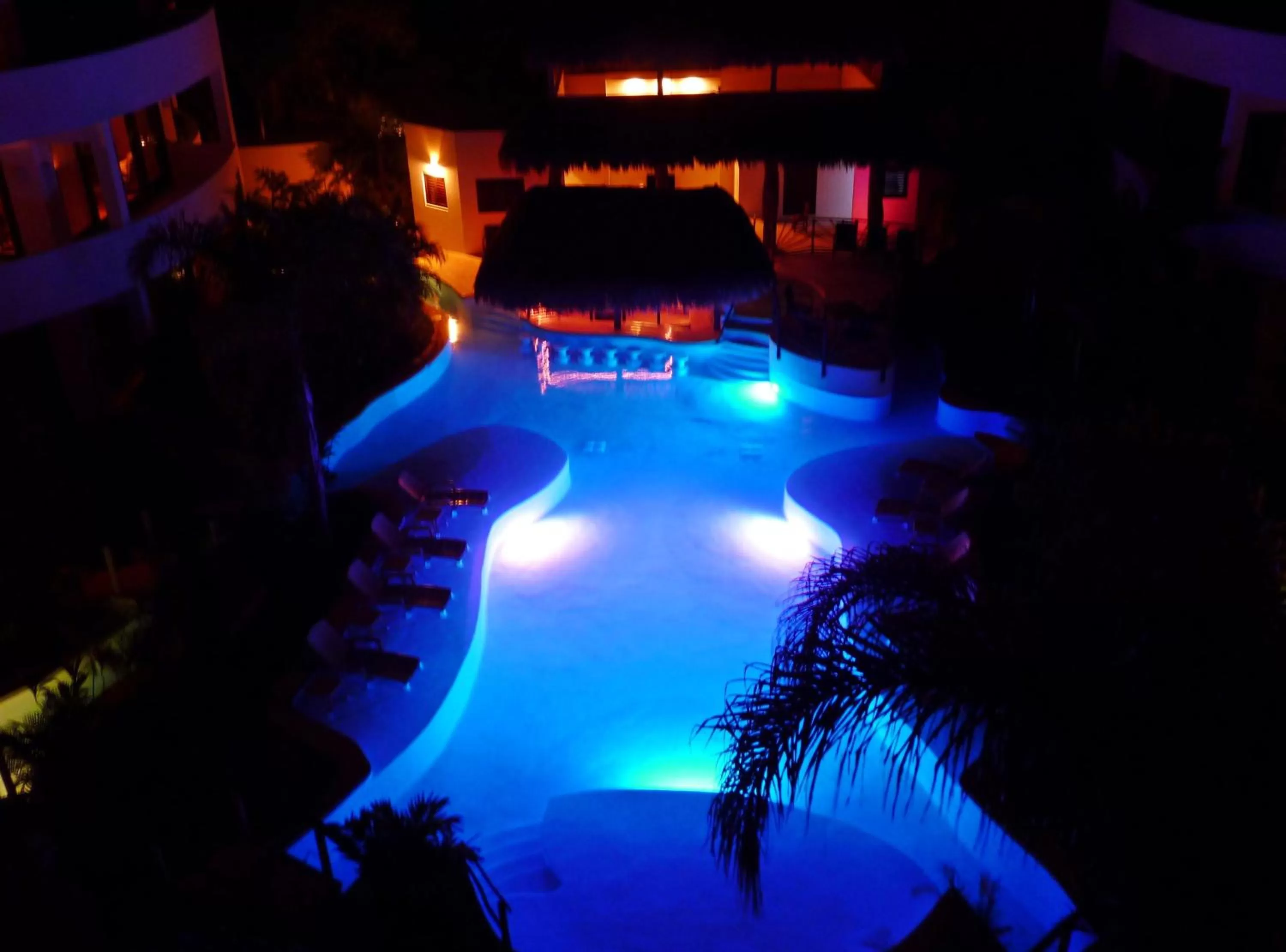 Restaurant/places to eat in Mak Nuk Village - Clothing Optional