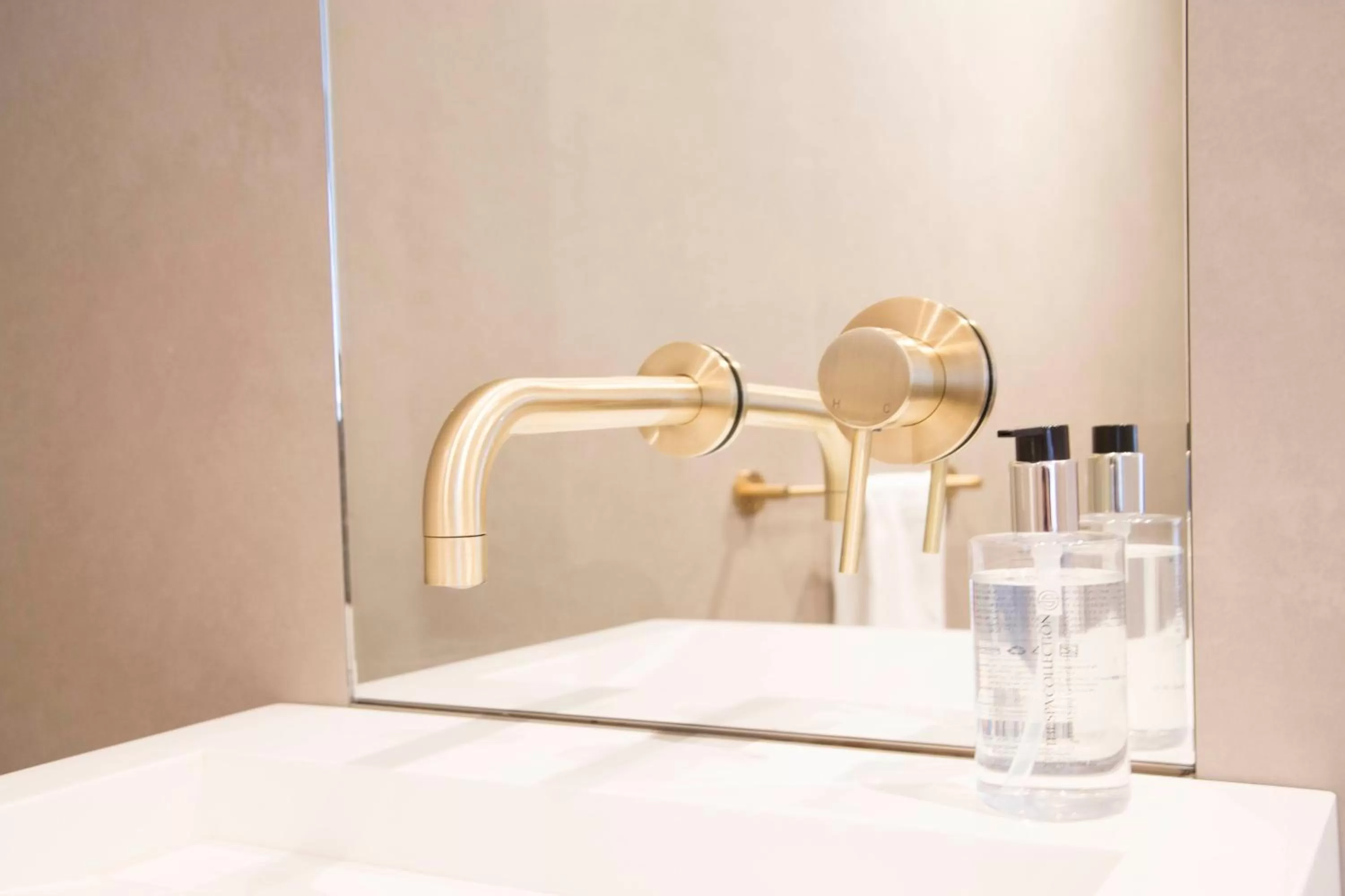 Bathroom in House of Amstel