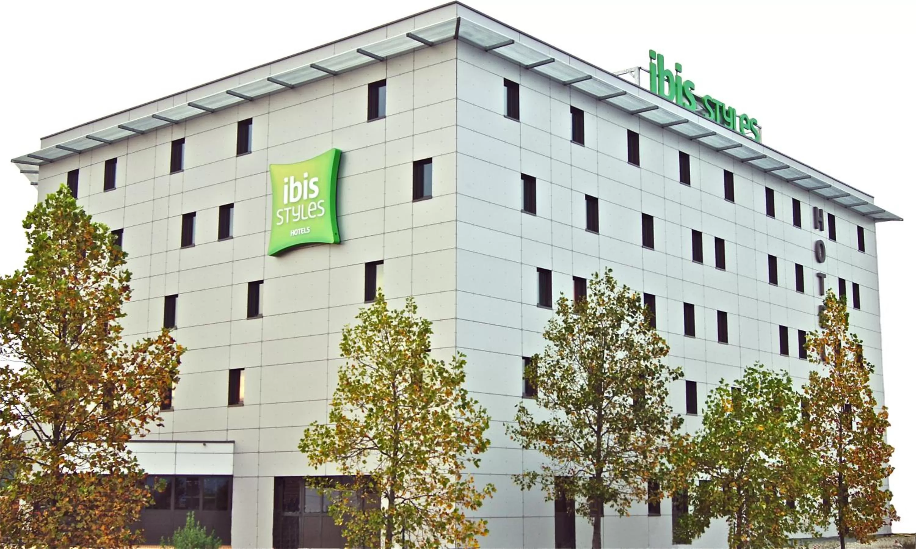 Facade/entrance in ibis Styles Romans-Valence Gare TGV