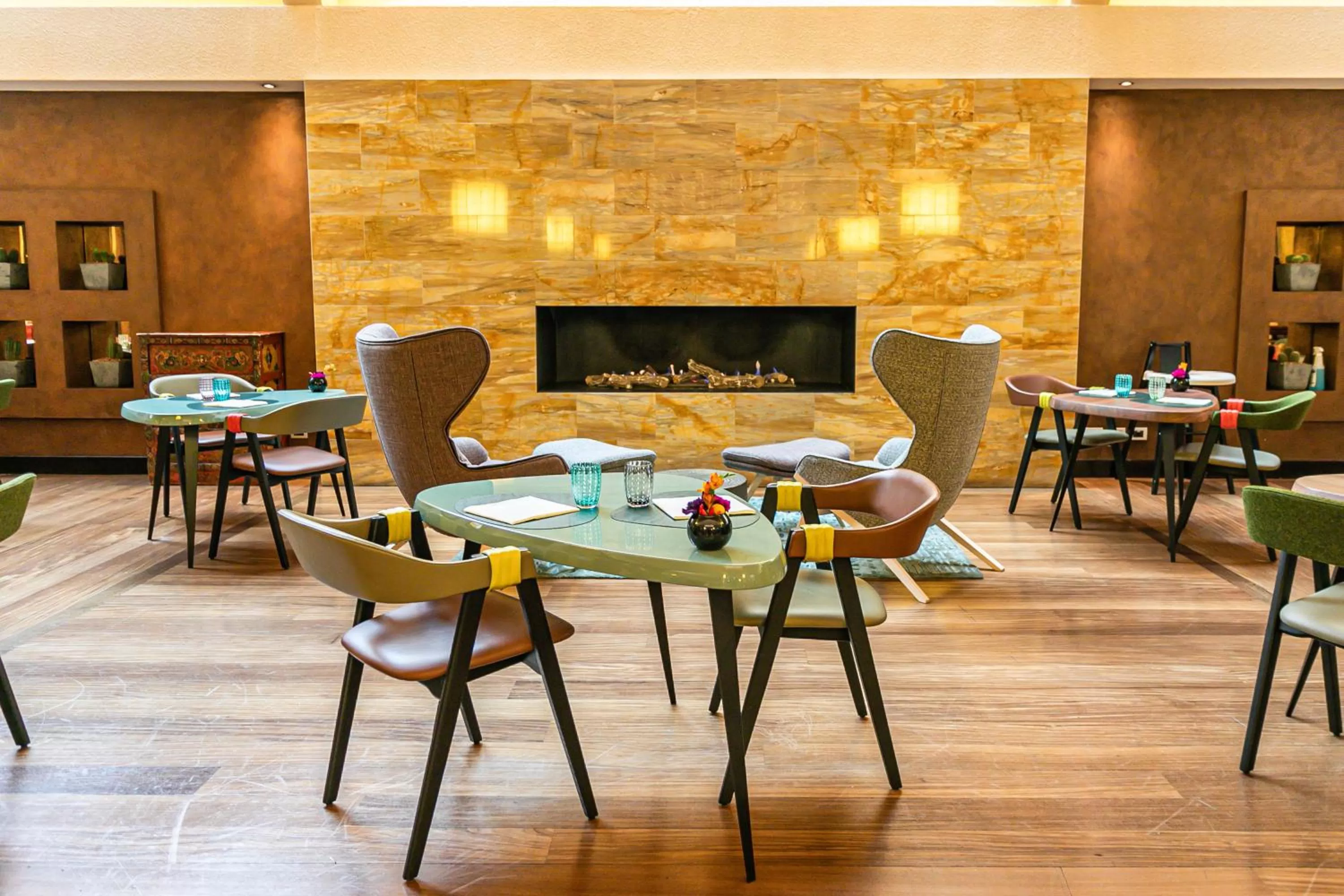 Restaurant/places to eat in Enterprise Hotel Design & Boutique