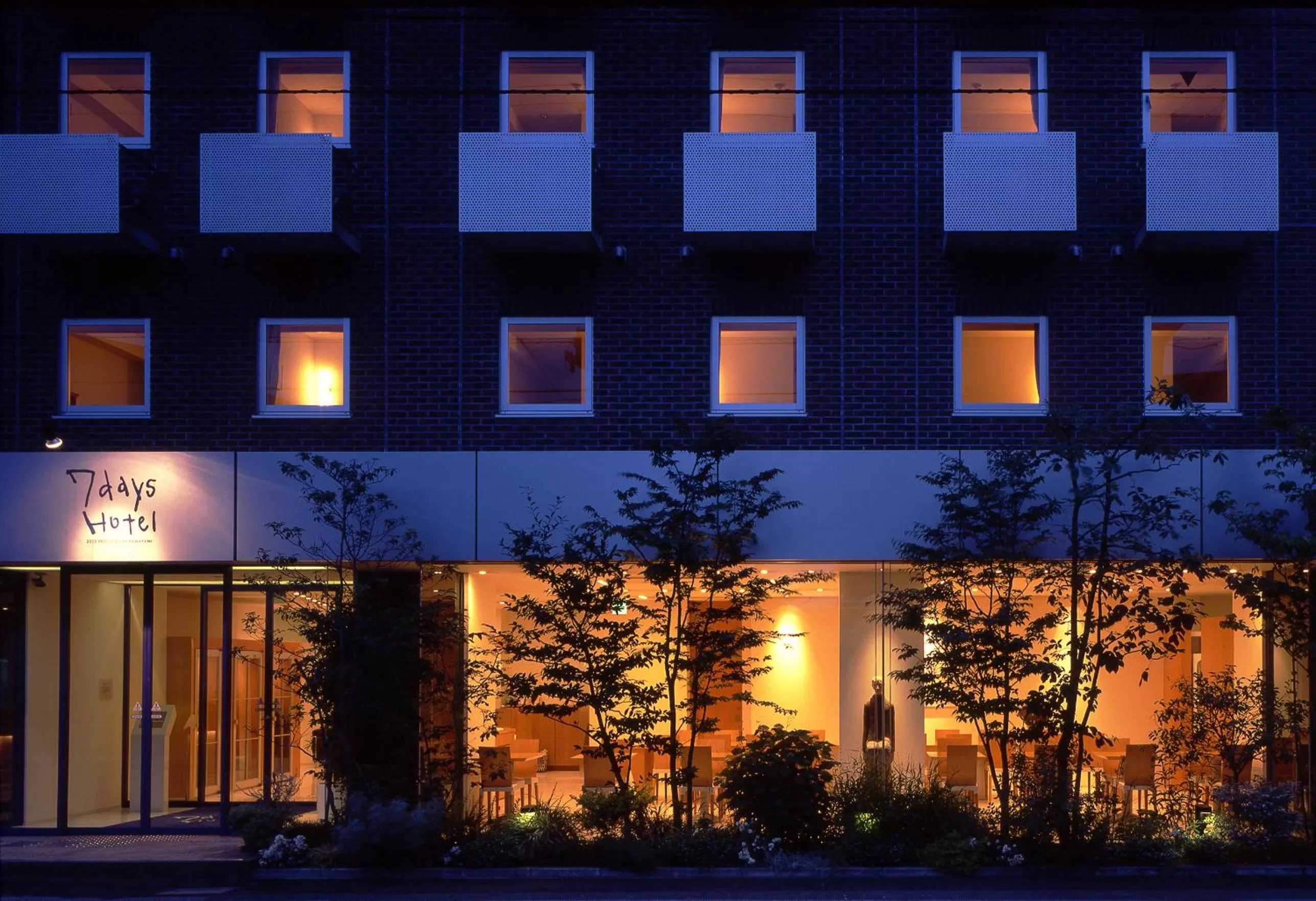 Property building in 7 Days Hotel