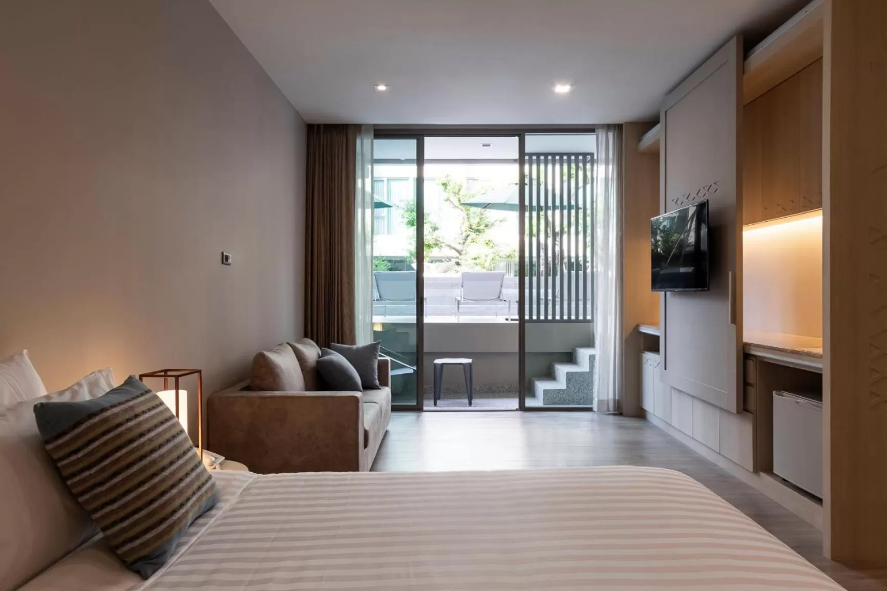 Deluxe Pool Access in Ana Park Residence