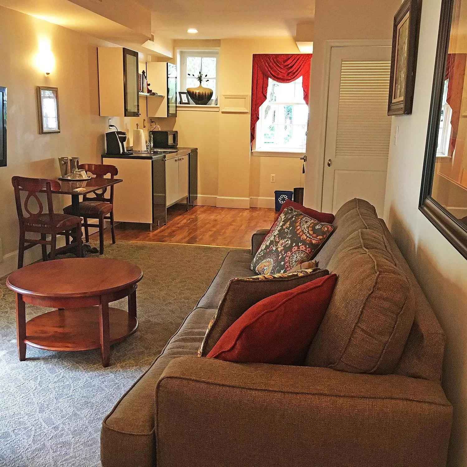 Bed in Morris House Hotel