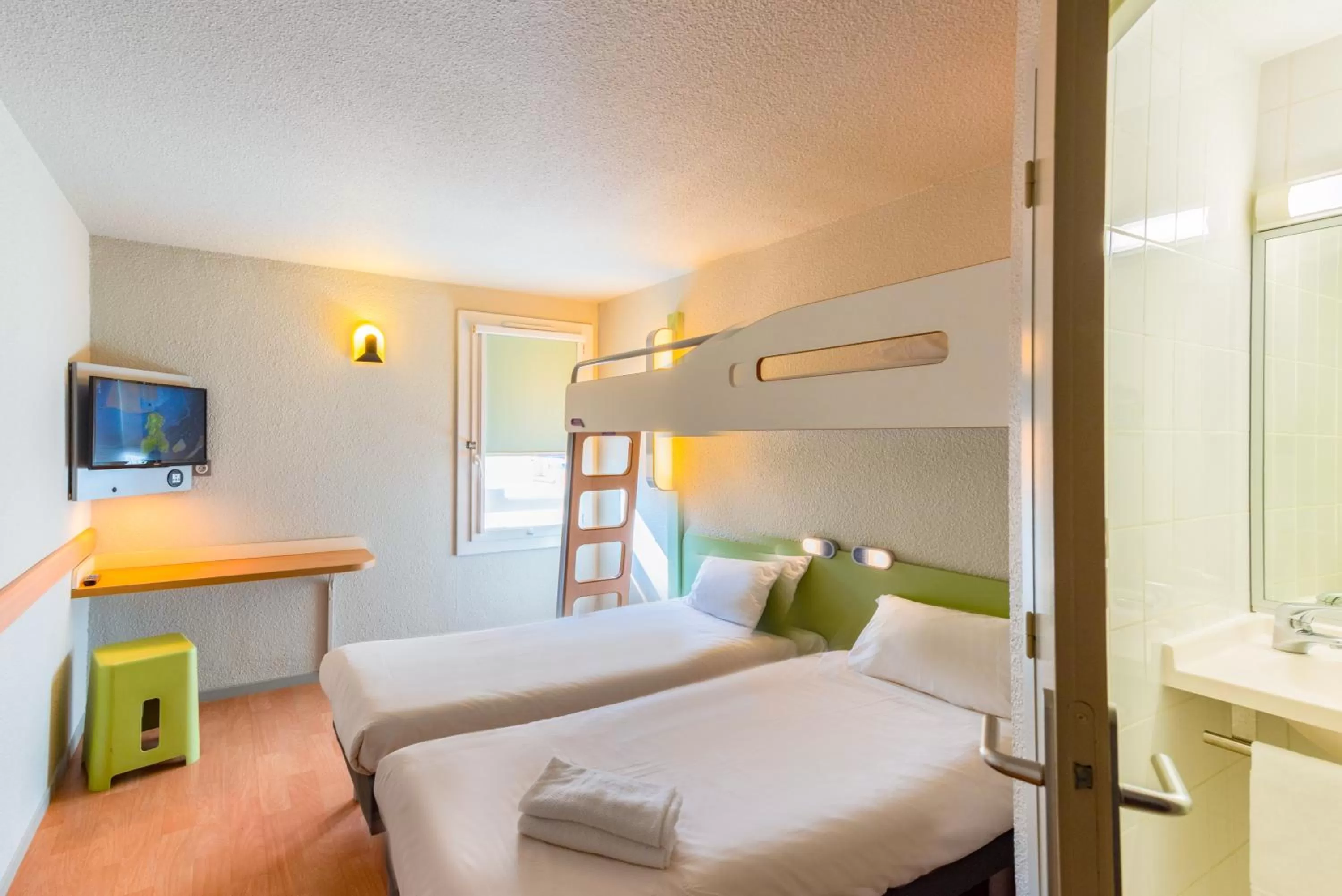 Bedroom, Bed in Ibis Budget Avignon Nord