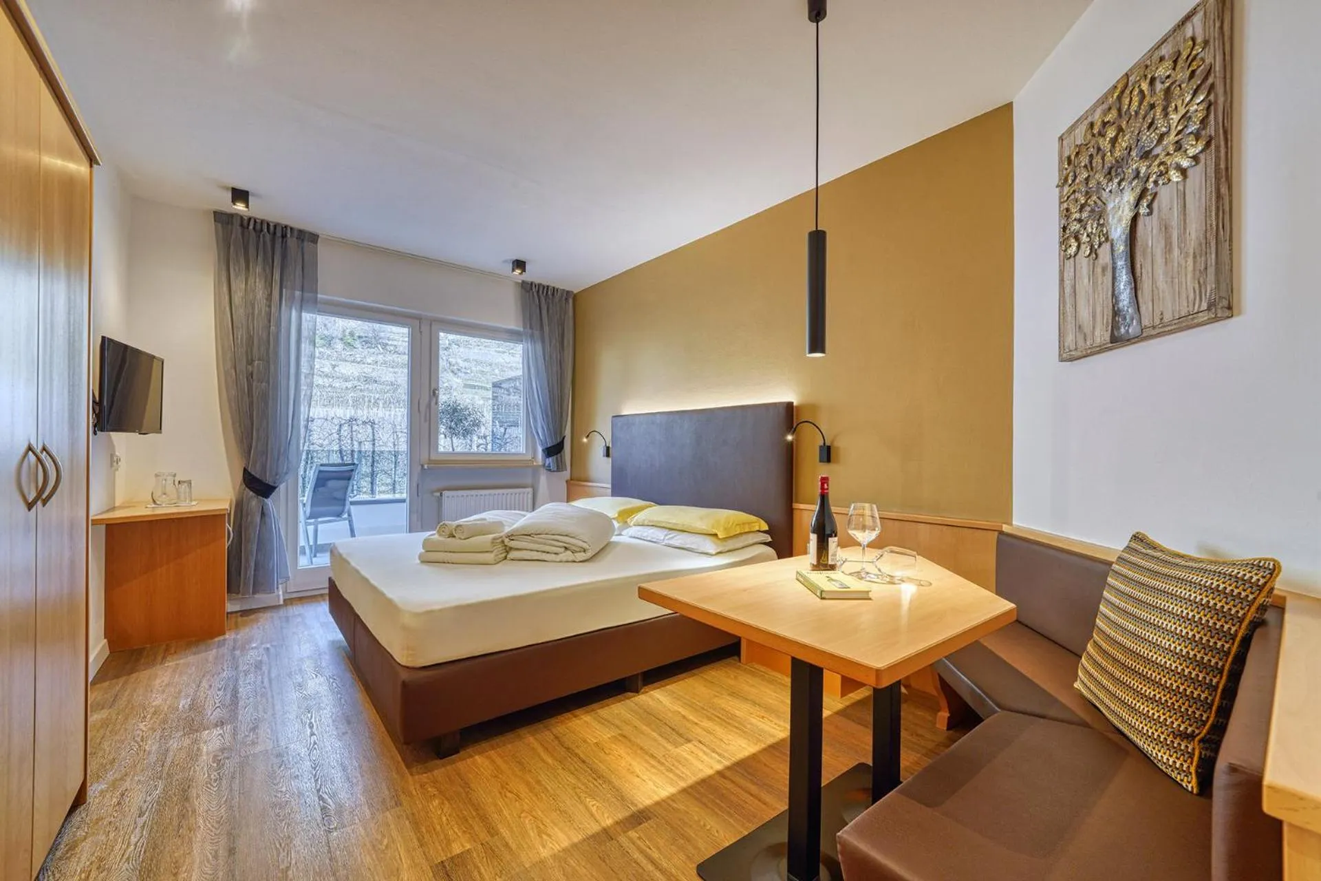 Bed in Das Mitterplarser Hotel