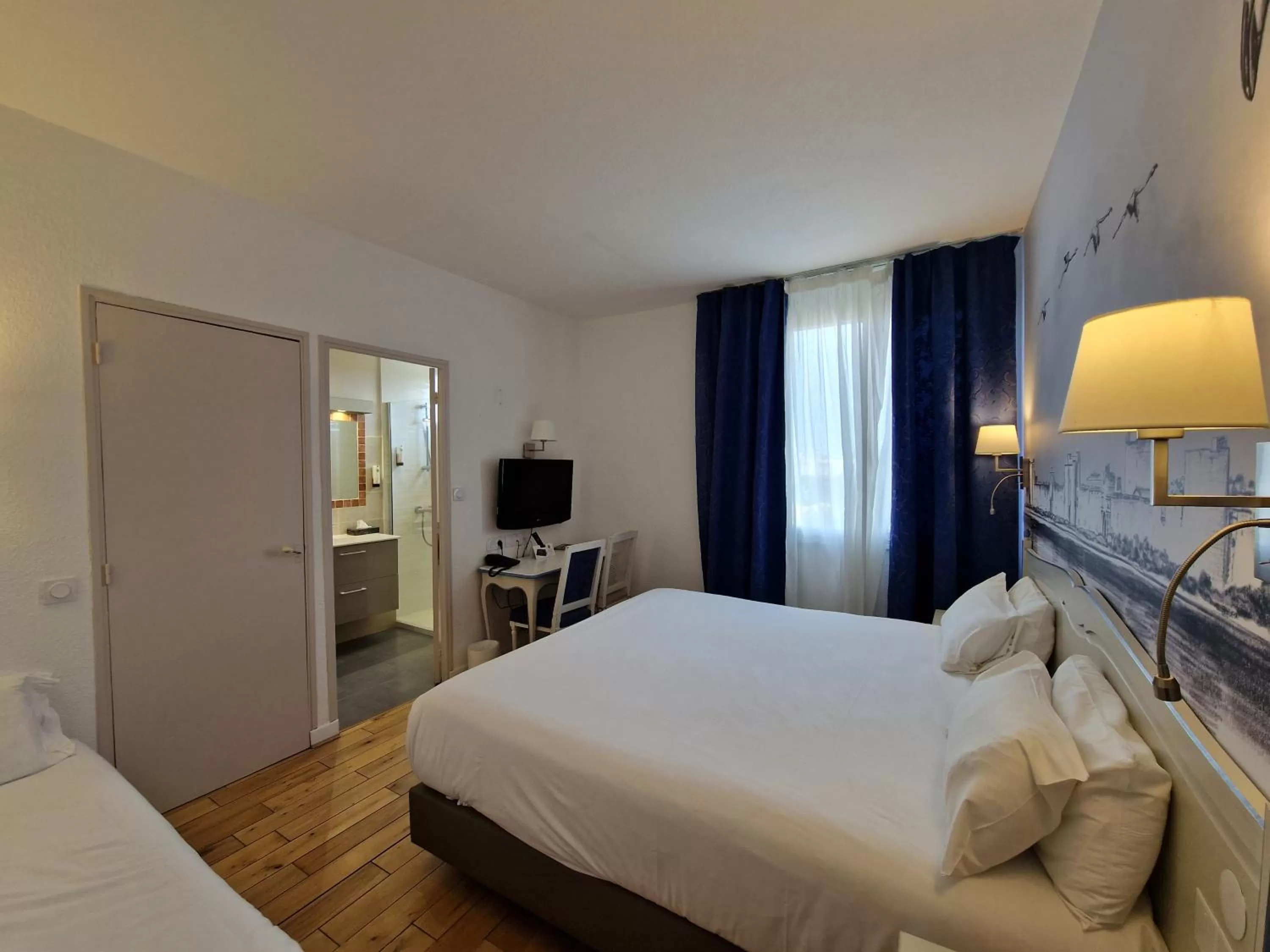 Bed in Logis VIGNES BLANCHES*** Hôtel Cosy et restaurant de terroir