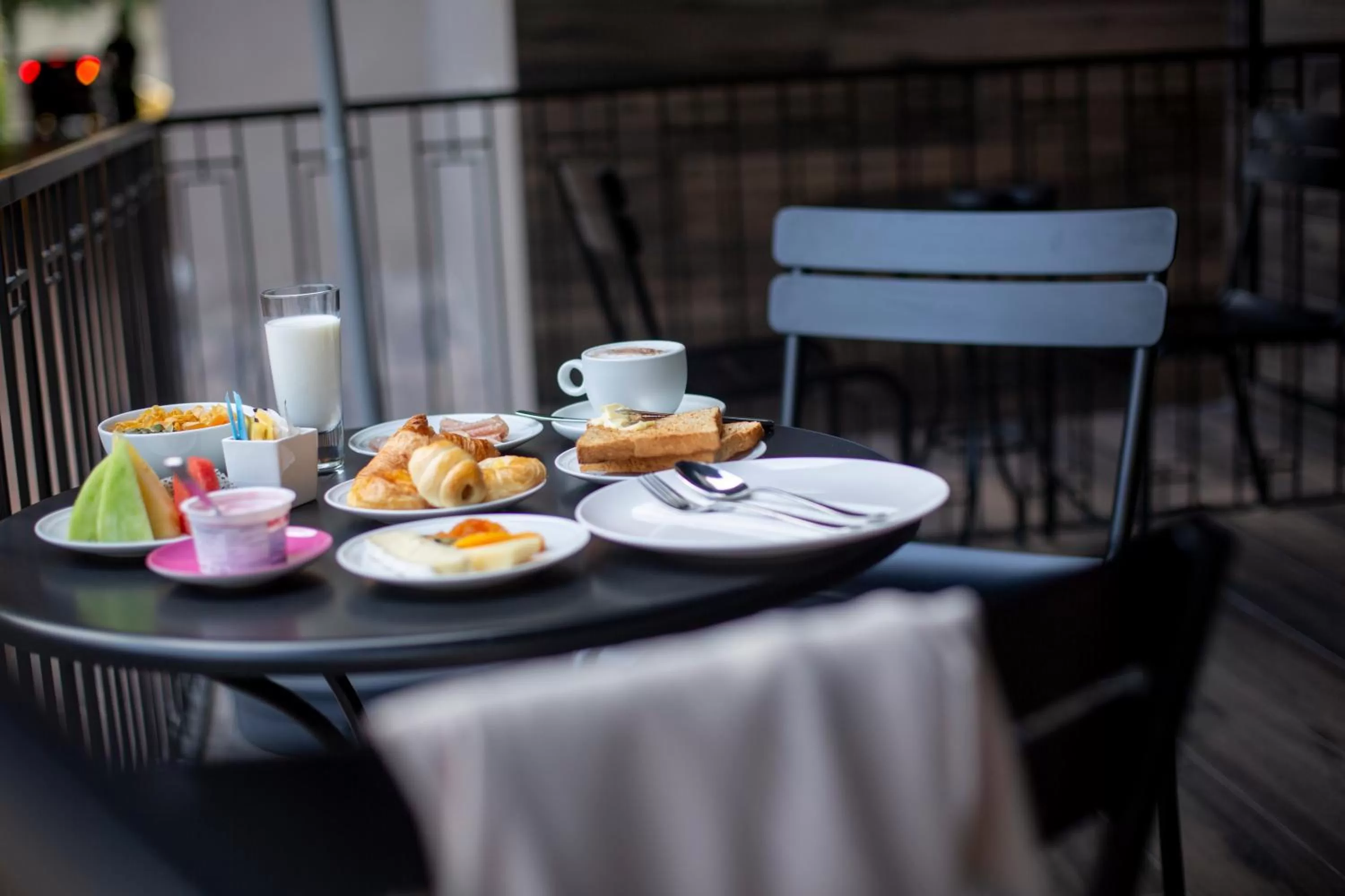 Restaurant/places to eat in Novotel Suites Sukhumvit 39