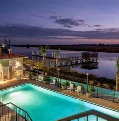 Swimming pool in Oaks on the River