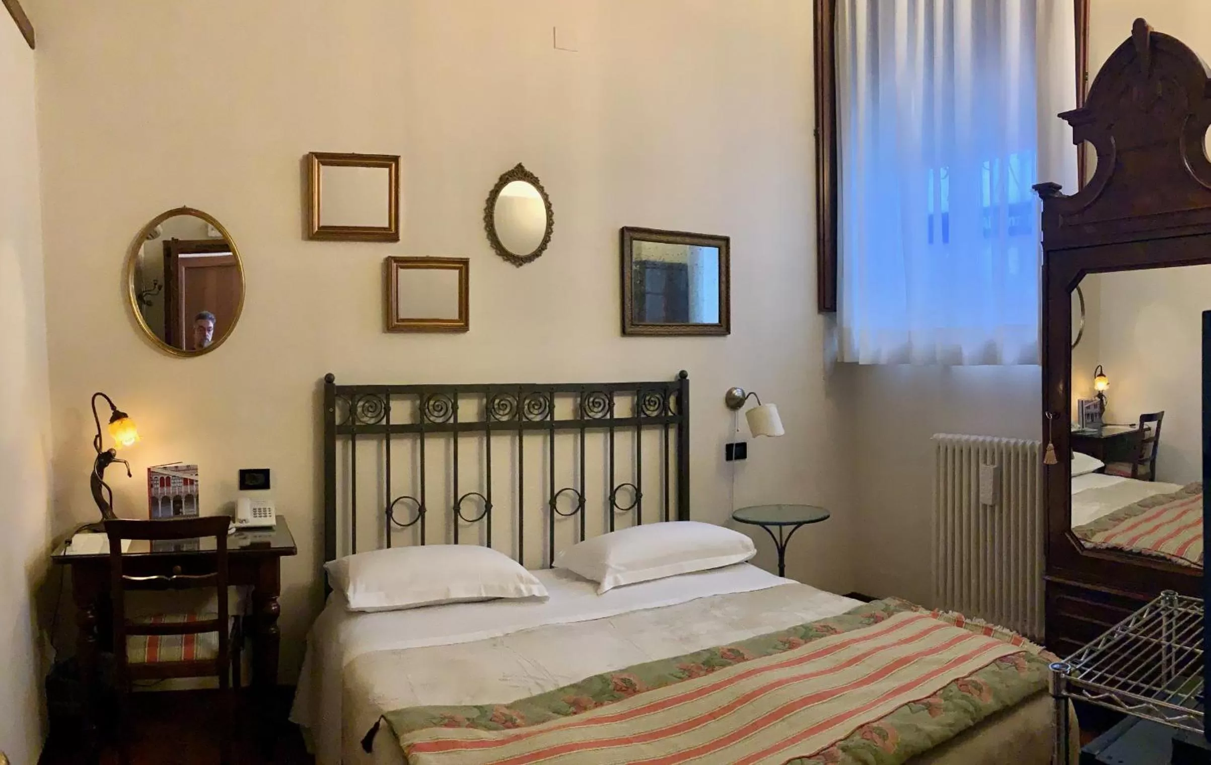 Photo of the whole room, Bed in Hotel De Prati