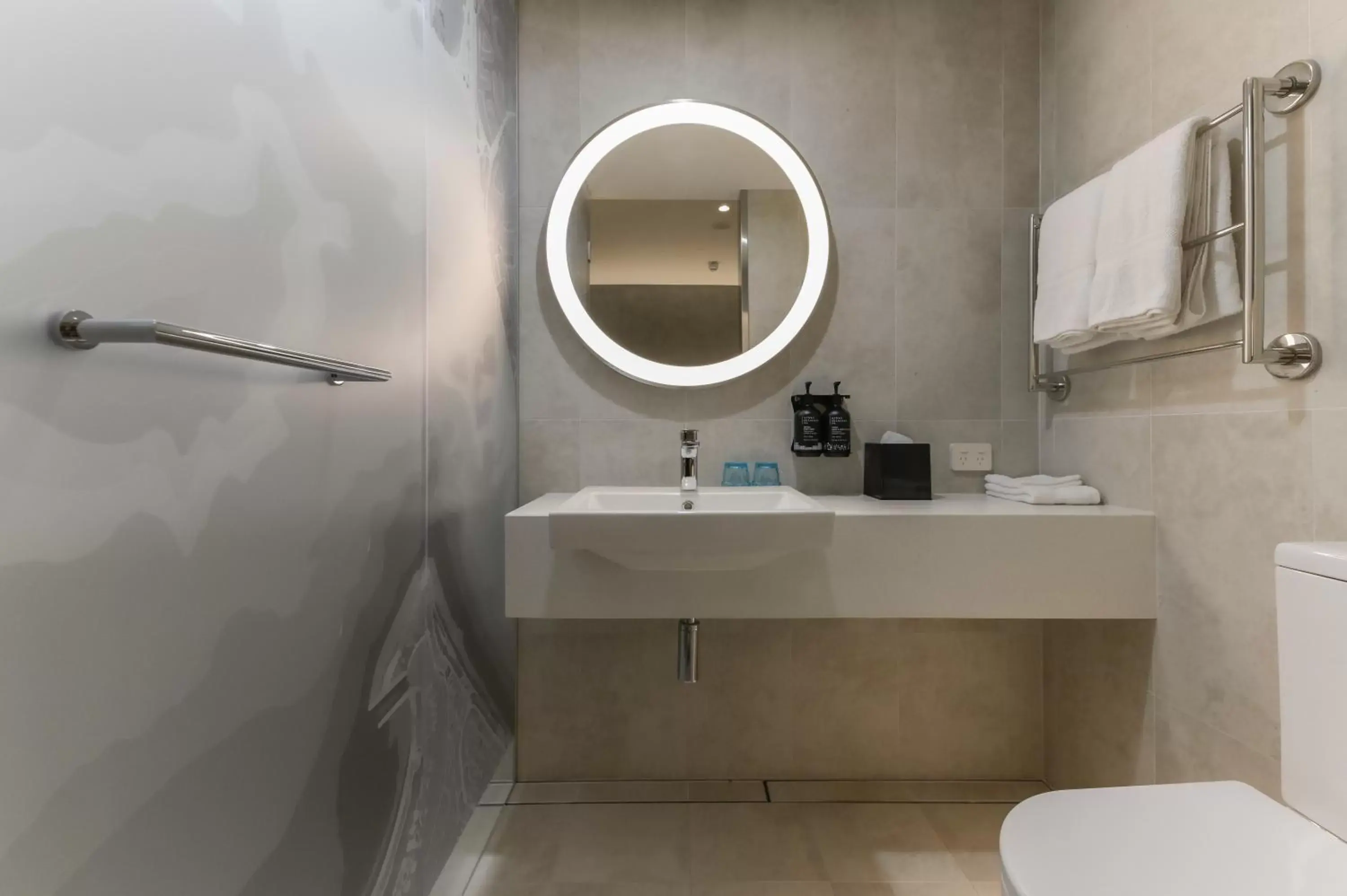 Standard Queen Room with City View - Free Breakfast in Holiday Inn Express & Suites Sunshine Coast by IHG Standard Queen Room with City View - Free Breakfast in Holiday Inn Express & Suites Sunshine Coast by IHG